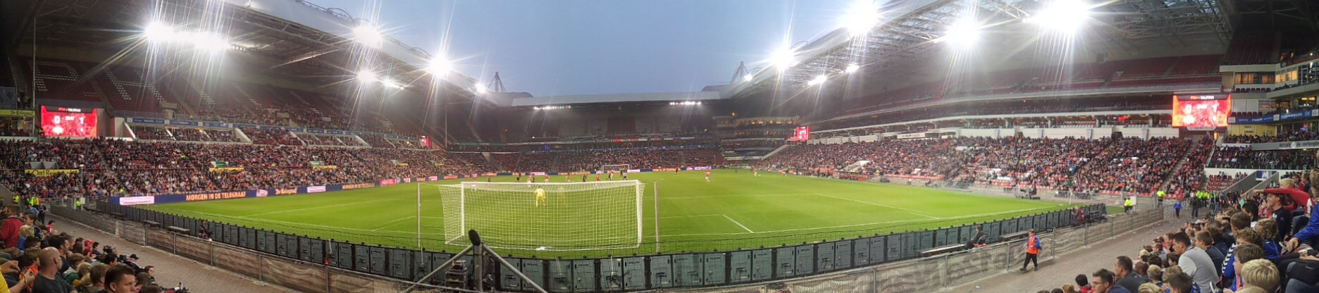 Prima plekken voor de E en F van Rhelico bij de PSV wedstrijd