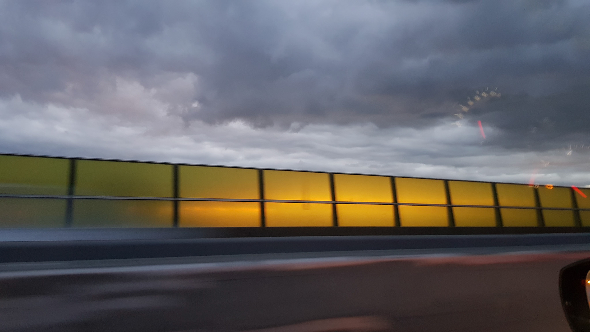 File op de Maasbrug