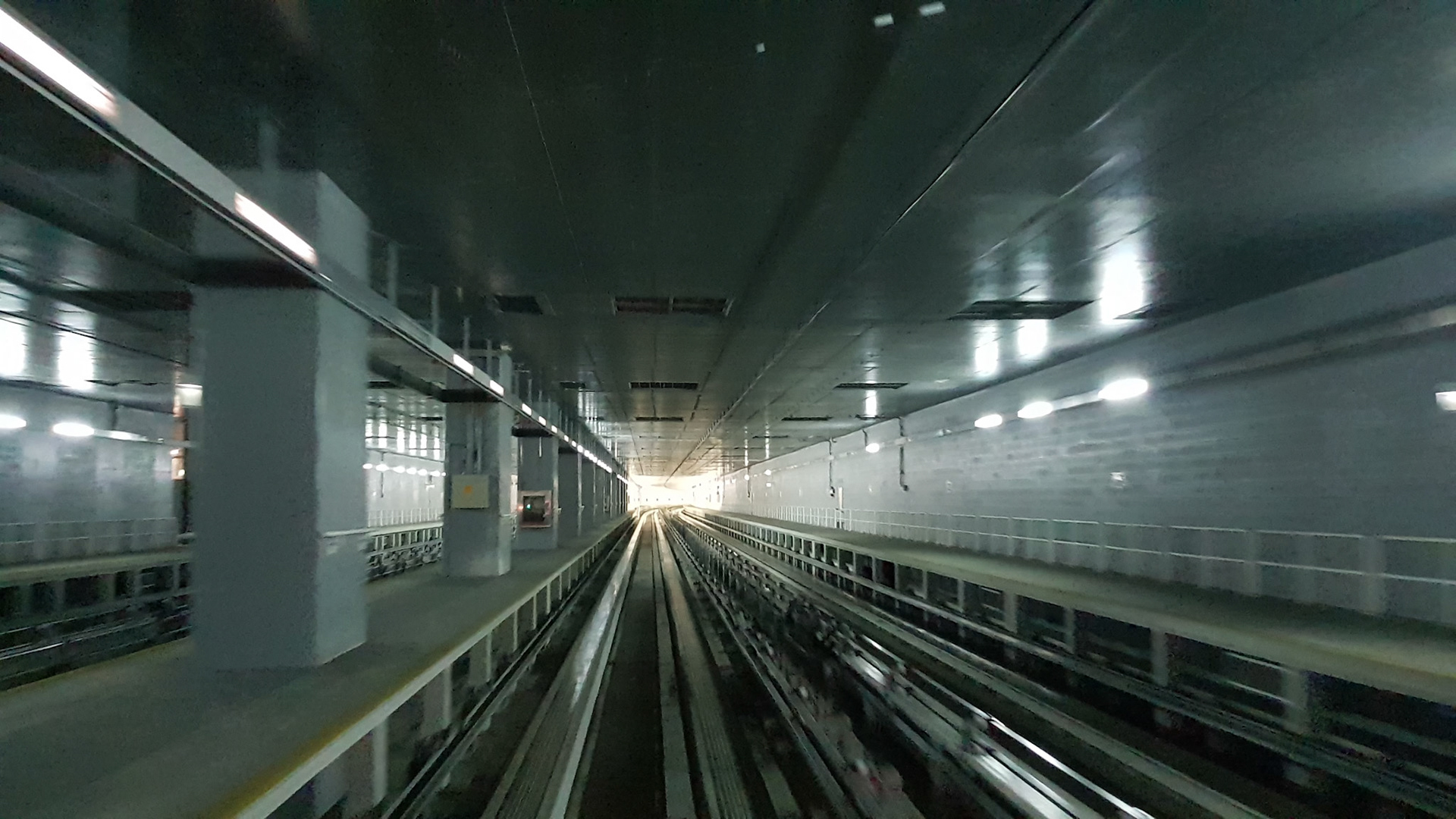 Dubai airport train