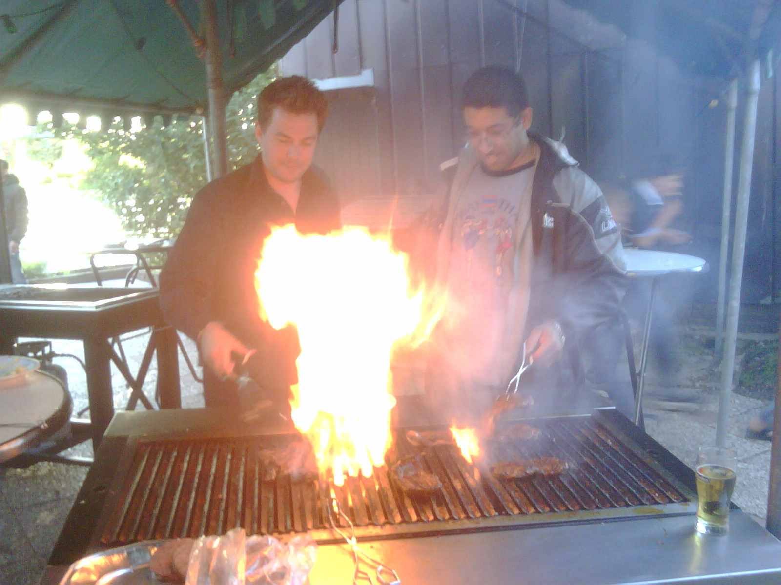 Altijd oppassen als MIchiel in de buurt van de BBQ komt