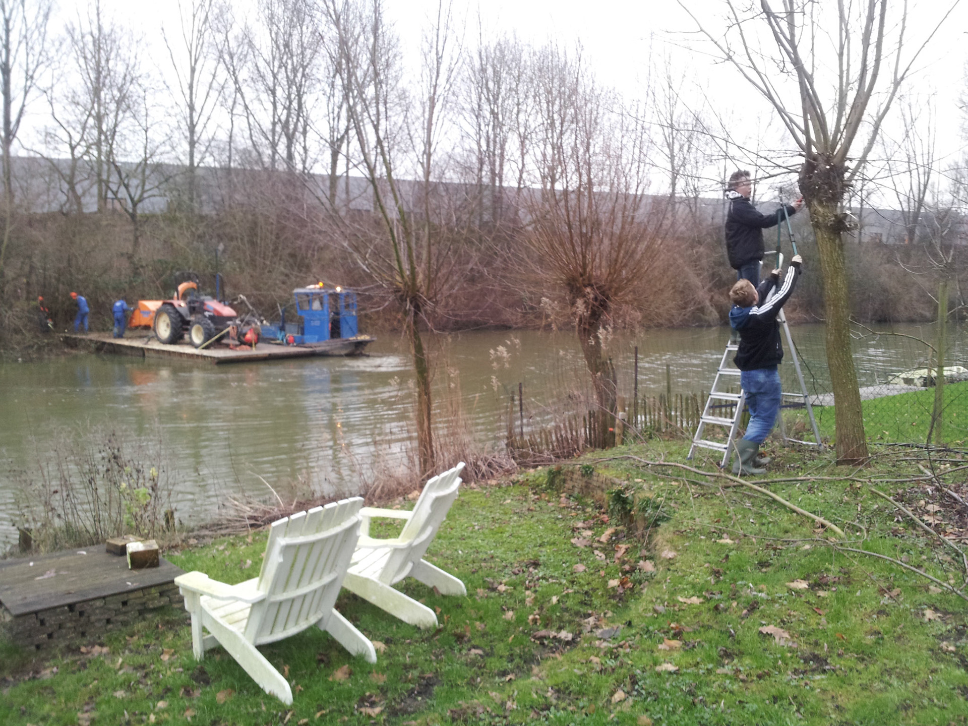 Als het waterschap snoeit willen Joris en Leon ook!