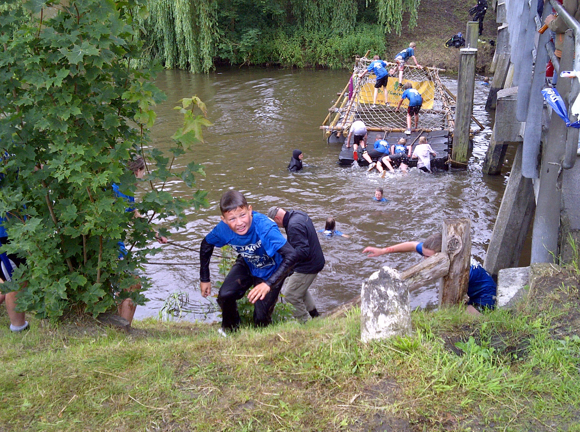 Joris samen met Jesse tijdens de Regge-survival 2011