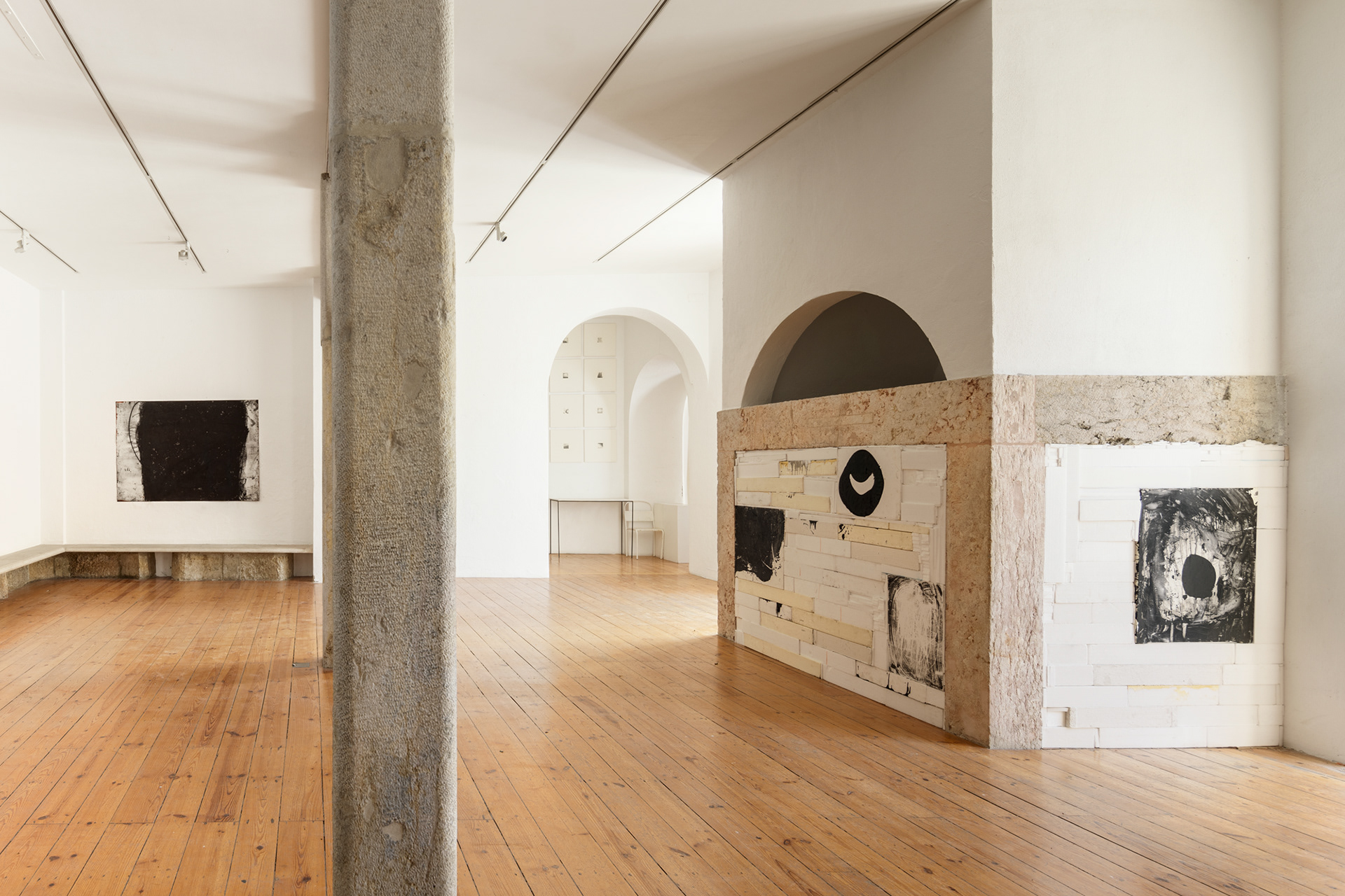 Desenho Negro | Black Drawing & Muro | Wall, installation view