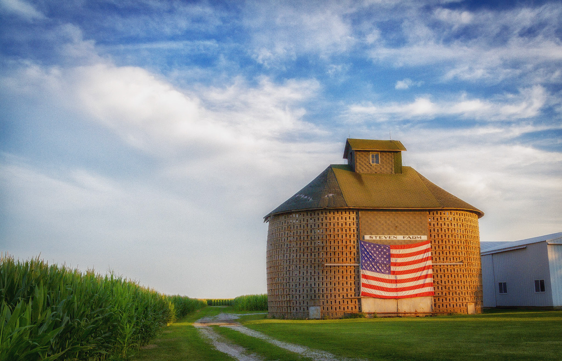 Steven Farm Corn Crib in Tuscola IL. The crib was torn down in November 2011