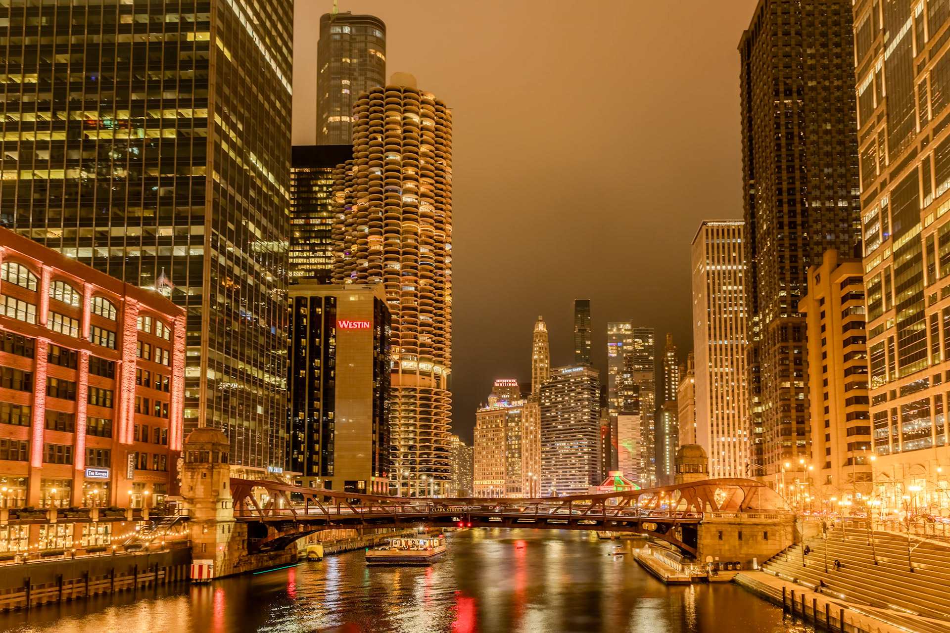 Chicago River Looking East