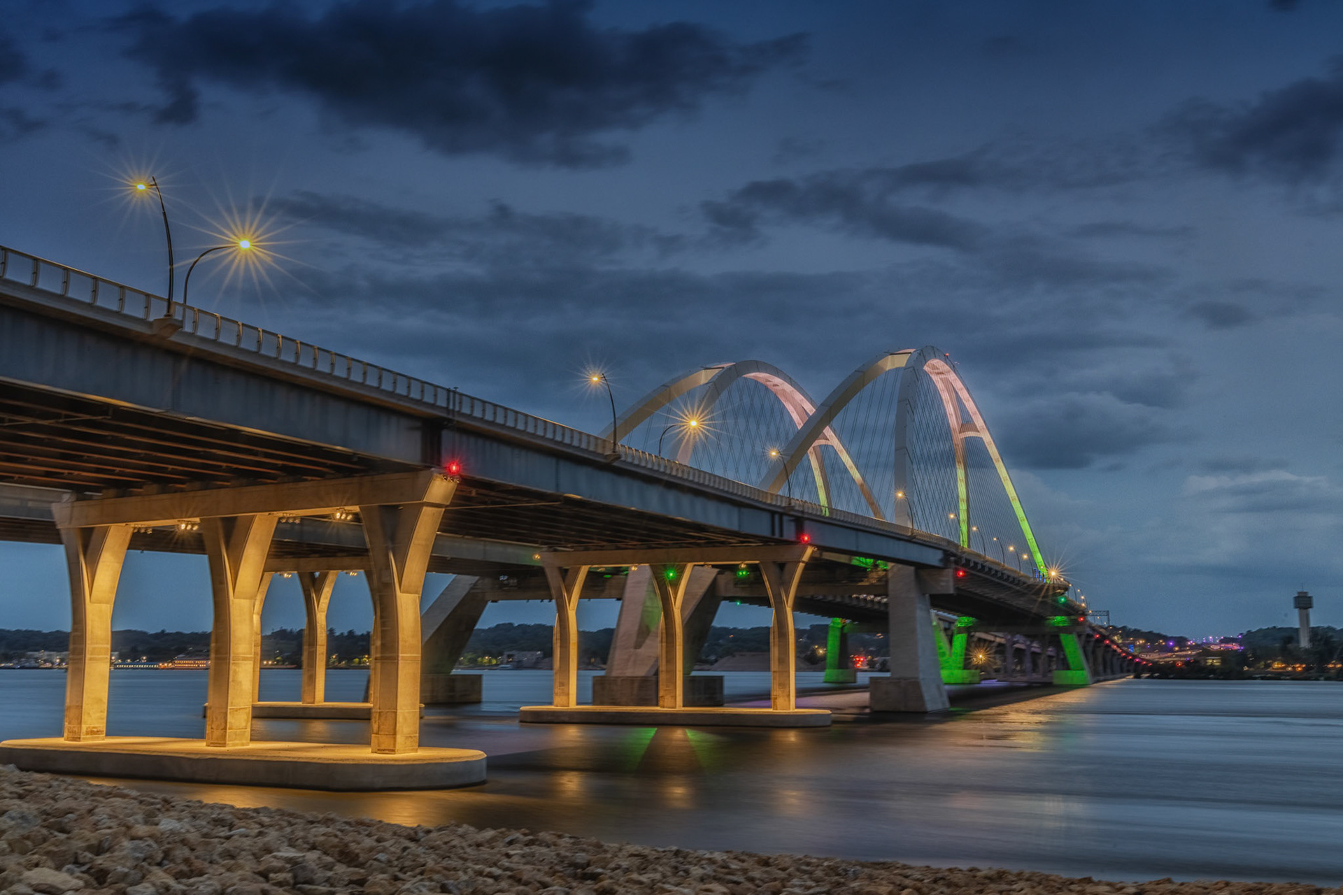 Iowa-Illinois Memorial Bridge