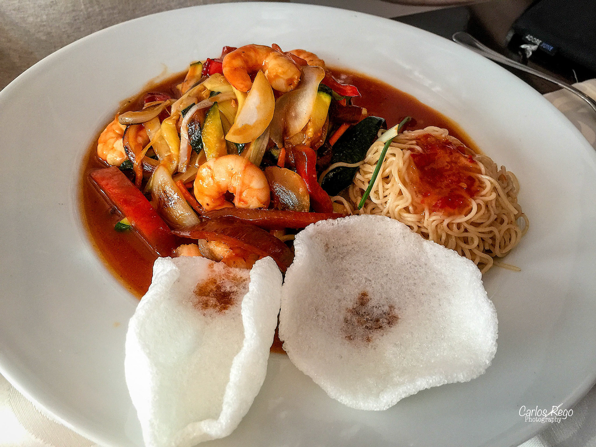 Vino Mío es un restaurante elegante y acogedor con una terraza increíble a los pies del teatro Cervantes Plaza Jerónimo Cuervo 2,  29012 Málaga  Wok de Gambas  Gambas salteadas con verduras y salsa tailandesa acompañado con tallarines chinos y pan de gambas