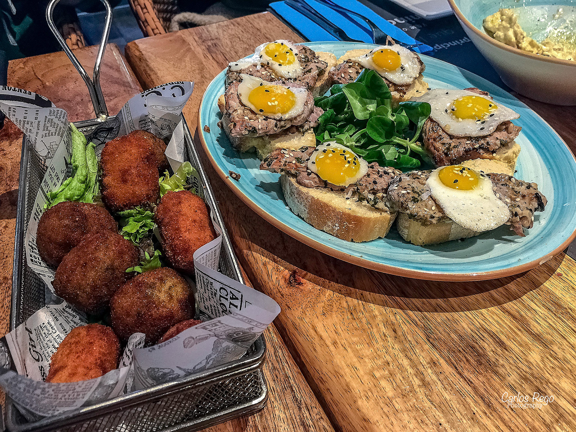Restaurante L'experience: Plaza Obispo 29015 Málaga  Croquetas caseras de espinacas y piñones  Croquetas caseras de jamón de bellota Tabla de solomillitos de cerdo con huevos de codorniz