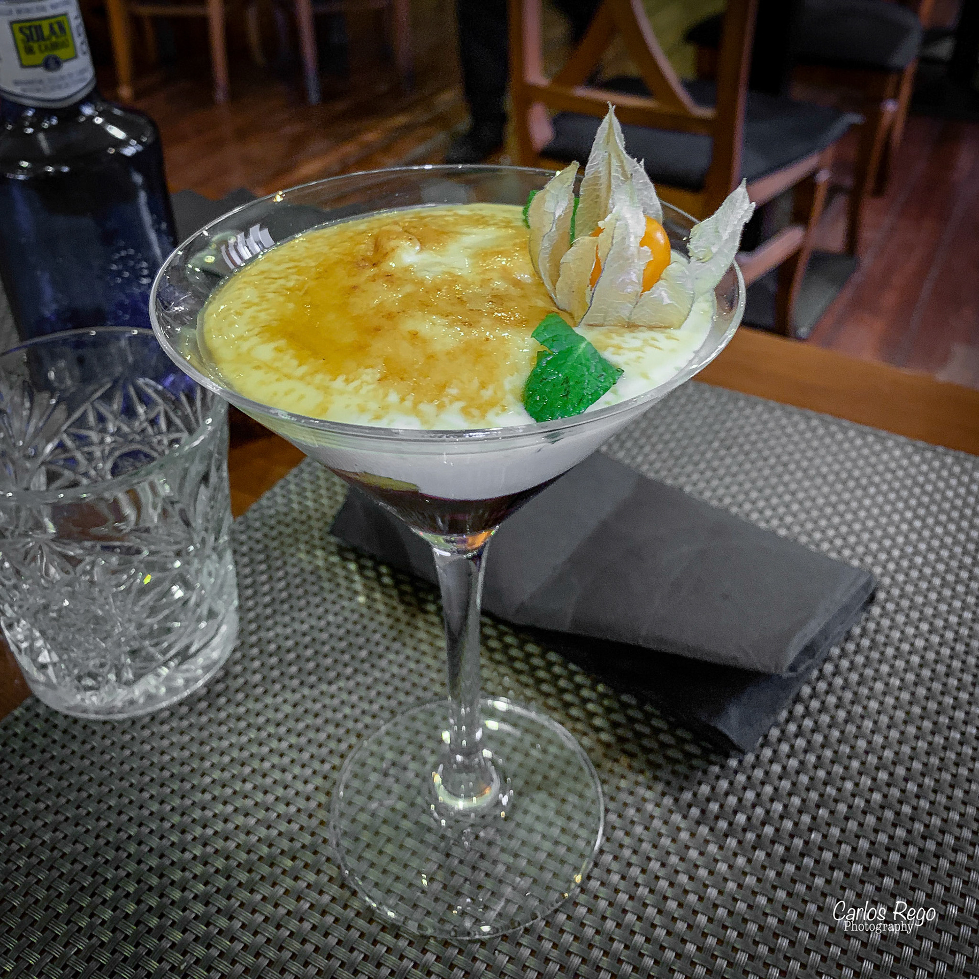 Citron Bar&Restaurant - Plaza de la Merced 10, Málaga  Creme Brulee Tostado con helado de mandarina y mermelada ligera de frutos rojos