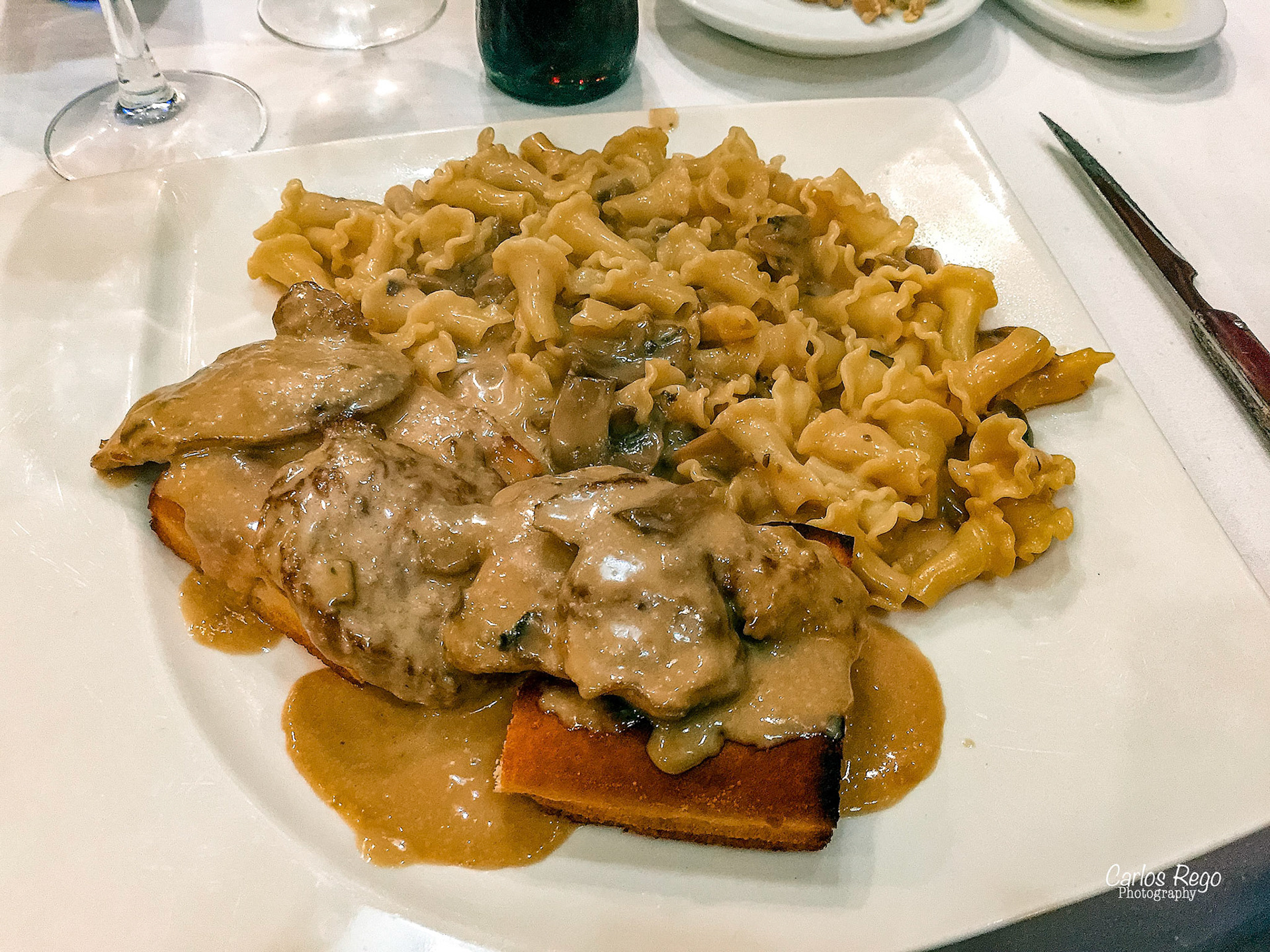 Restaurante Italiano La Tagliatella:  Gabriel Celaya, 5, 29006 Málaga  Lomo al pepe Solomillo de cerdo con rigatone a la crema