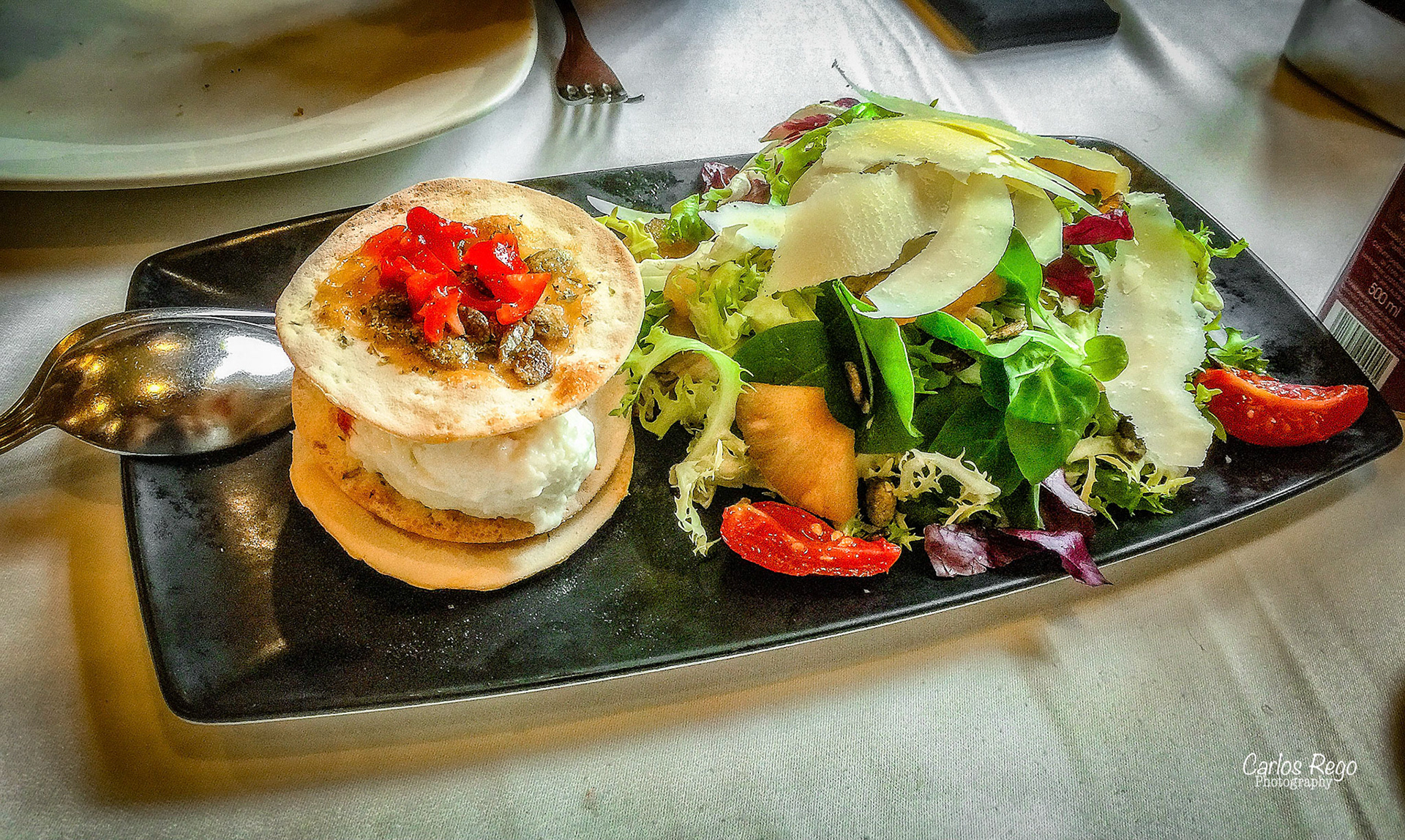 Ristoranti La Tagliatella - Calle Gabriel Celaya, 5, 29006 Málaga  Insalata Tagliatella con Vinagreta de miel y pistachos