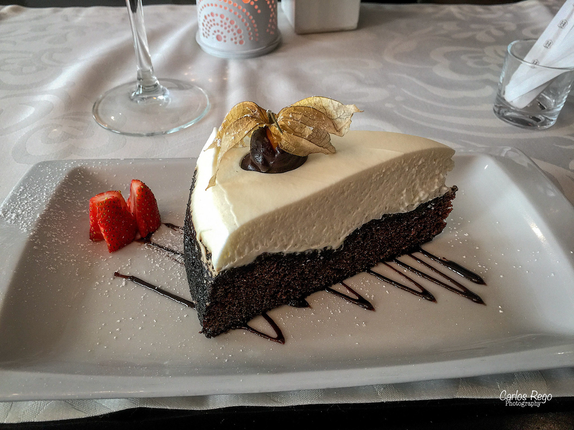Vino Mío es un restaurante elegante y acogedor con una terraza increíble a los pies del teatro Cervantes Plaza Jerónimo Cuervo 2,  29012 Málaga  Tarta Guiness Tarta de cerveza negra y cacao con frosting de queso