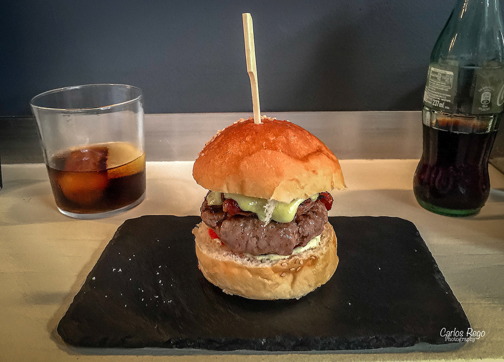 La Burguesita - Calle Moreno Monroy, 5, 29015 Málaga   “Castizo” Hamburguesa de ternera gallega, tomate  jamón ibérico. y Ali oli de pimientos asados