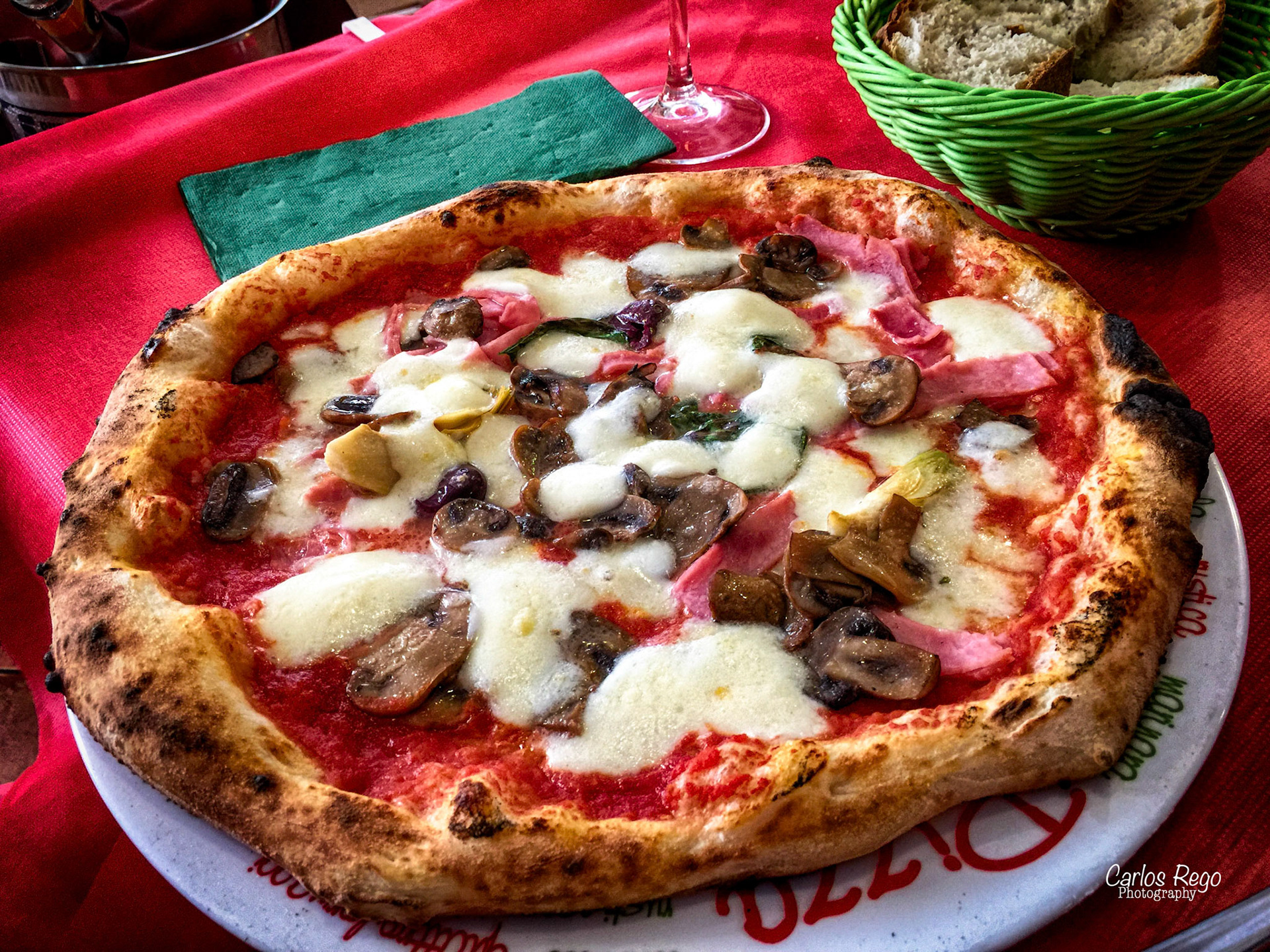 Ristorante Pizzaria Napoletana - Málaga Pizzas y recetas clásicas de la cocina tradicional napolitana en un alegre y colorido restaurante-pizzería Calle Molina Lario, 3, 29015 Málaga