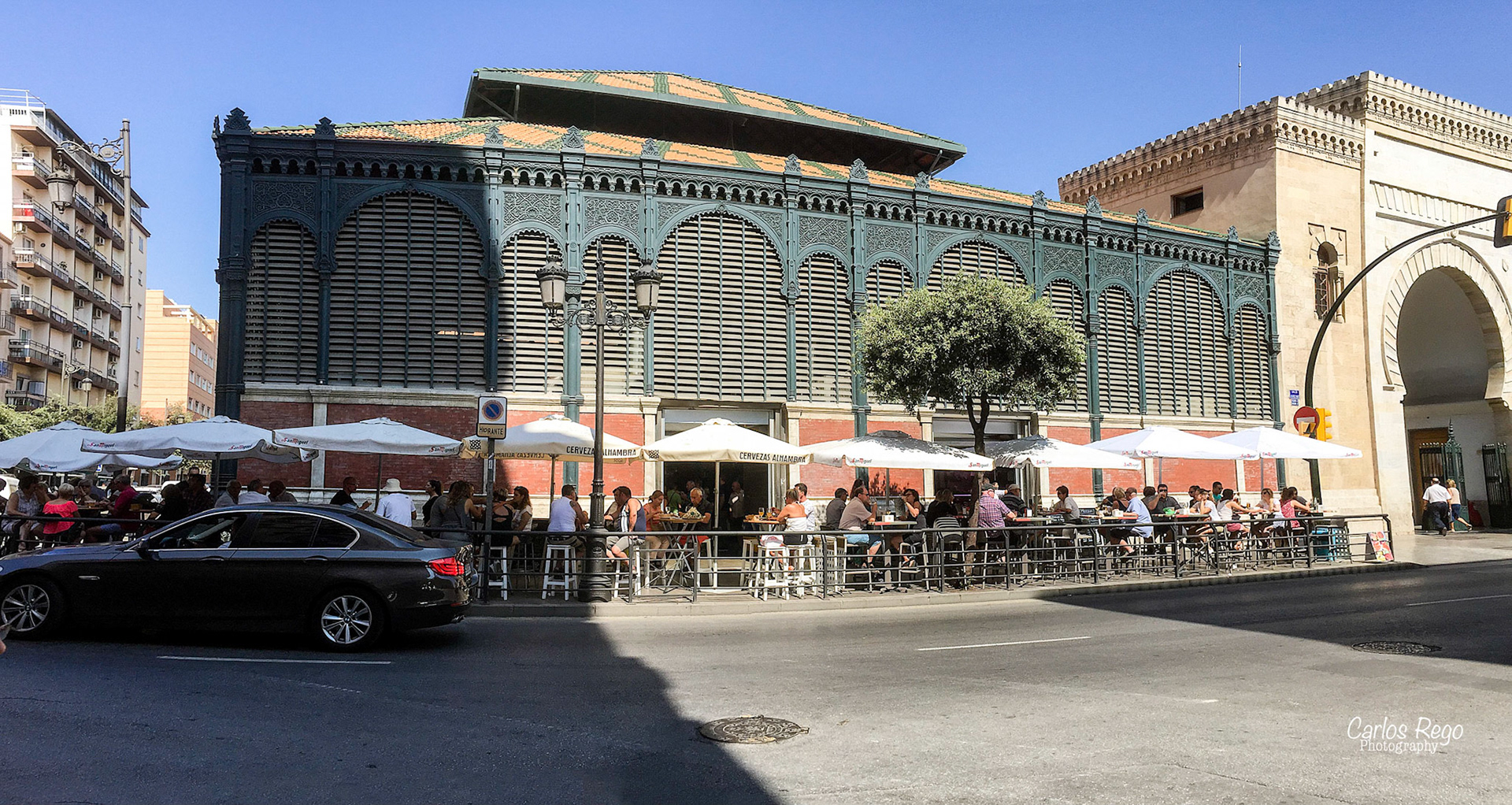 El Mercado Central de Atarazanas se constituye como el mercado municipal de la ciudad de Málaga y su edificio es todo un ejemplo de la arquitectura del S.XIX de la ciudad. En el lugar que hoy ocupa se encontraban en el siglo XV unos astilleros nazaríes de los que hoy solo queda la antigua puerta monumental del recinto.  Panoramica 3 tomas horizontales