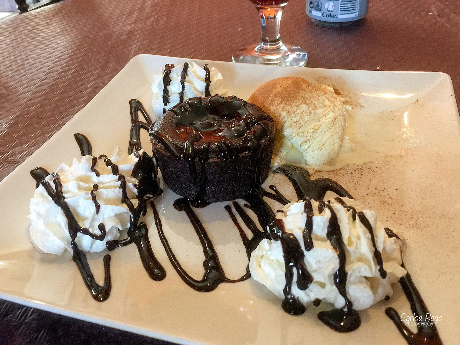 Meson El Pimiento - Calle Bocanegra, 29003 Málaga  Foundé con chocolate y helado de vainilla 