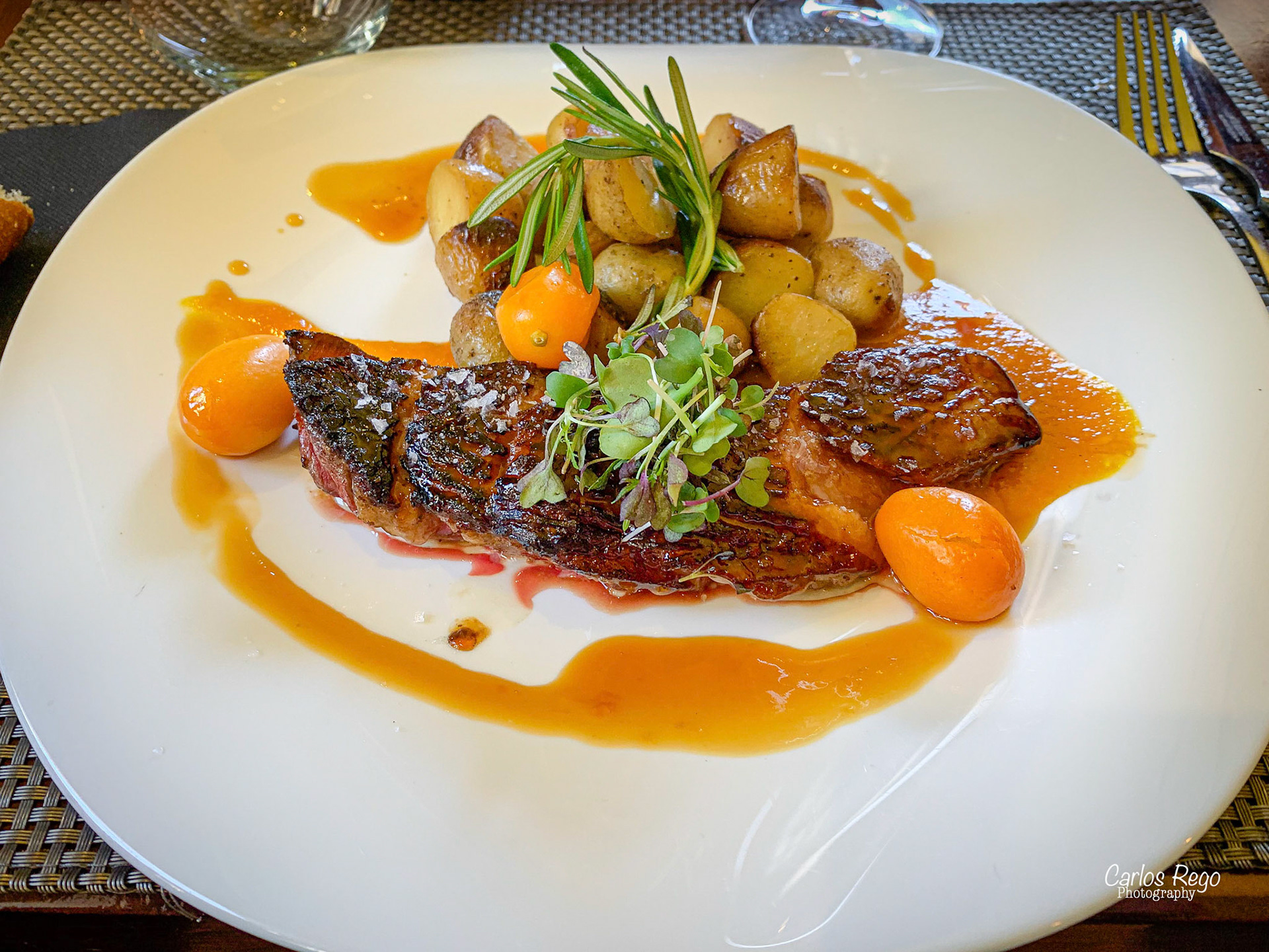 Citron Bar&Restaurant - Plaza de la Merced 10, Málaga  Magret de Pato crujiente en salsa teriyaki de naranja con kumquats en almíbar mermelada amarga de naranja y patatas baby asadas con mantequilla tostada de hierbas, restaurante citron