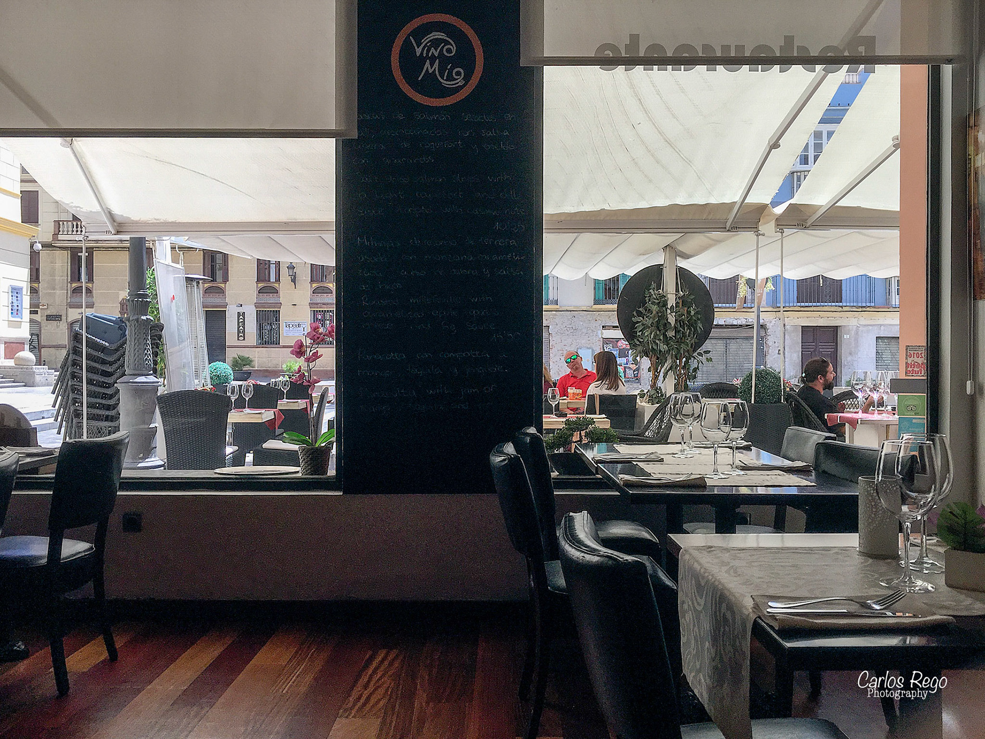 Vino Mío es un restaurante elegante y acogedor con una terraza increíble a los pies del teatro Cervantes Plaza Jerónimo Cuervo 2,  29012 Málaga