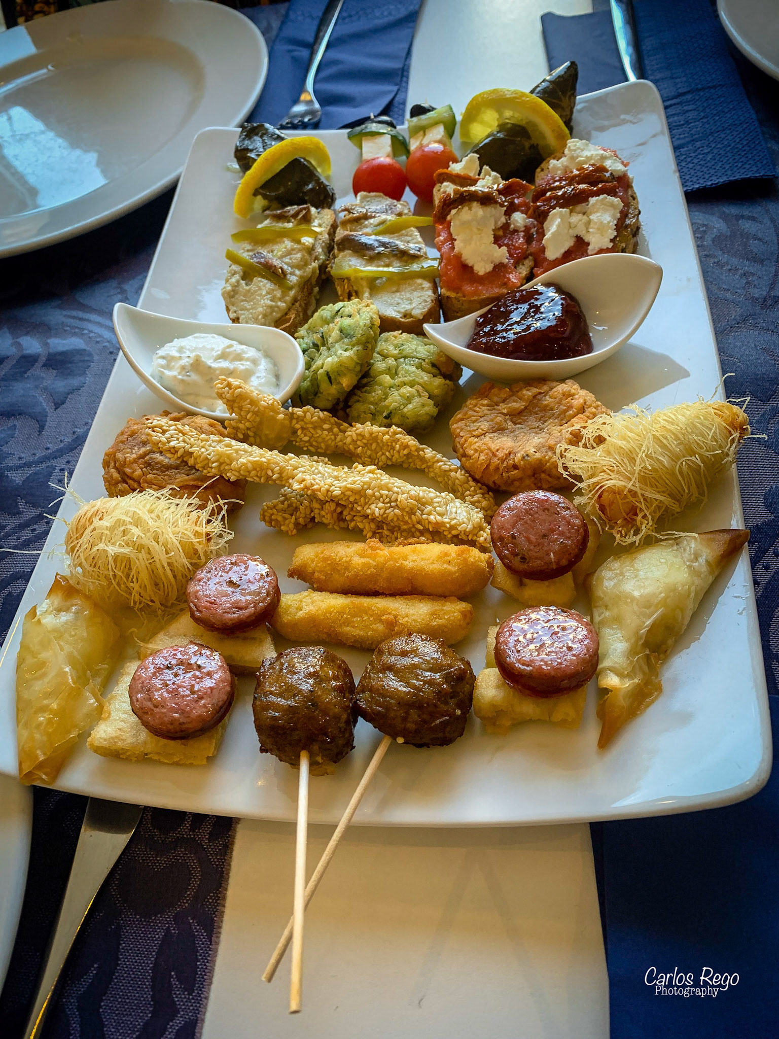 Restaurante Griego Katogui Agora:  Calle Alcazabilla, 14, 29015 Málaga  Pikilla surtido de tapas griega