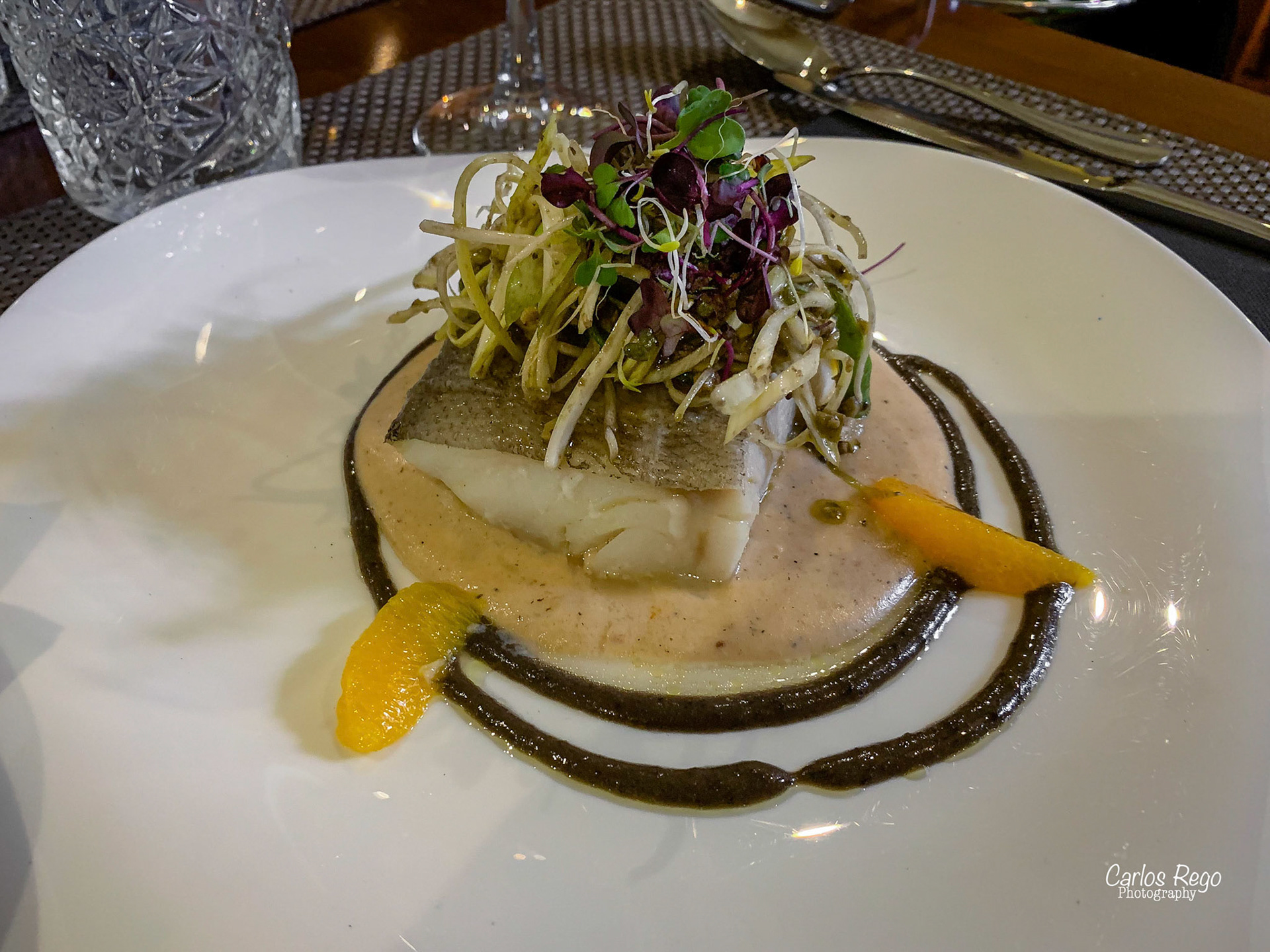 Citron Bar&Restaurant - Plaza de la Merced 10, Málaga  Bacalao confitado en aove Sobre cremoso de patatas ahumadas con ensalada fresca de naranjas cebolleta y olivas verdes