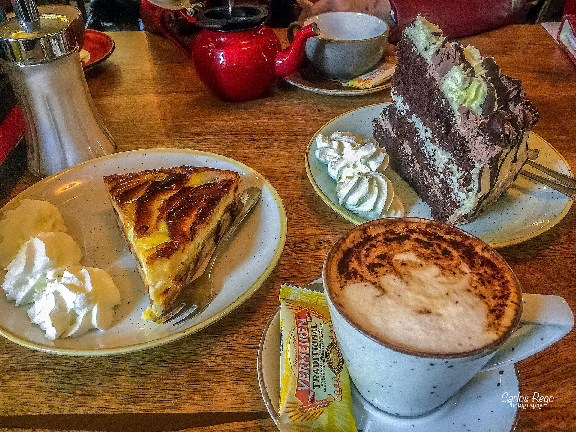 La Tetería se encuentra situada, frente a la Iglesia de San Agustín, y el museo Picasso y cerca de la Catedral -   Calle San Agustín, 9, 29015 Málaga -   Tarta de Manzana, Tarta Selva Negra, Capuchino y Te