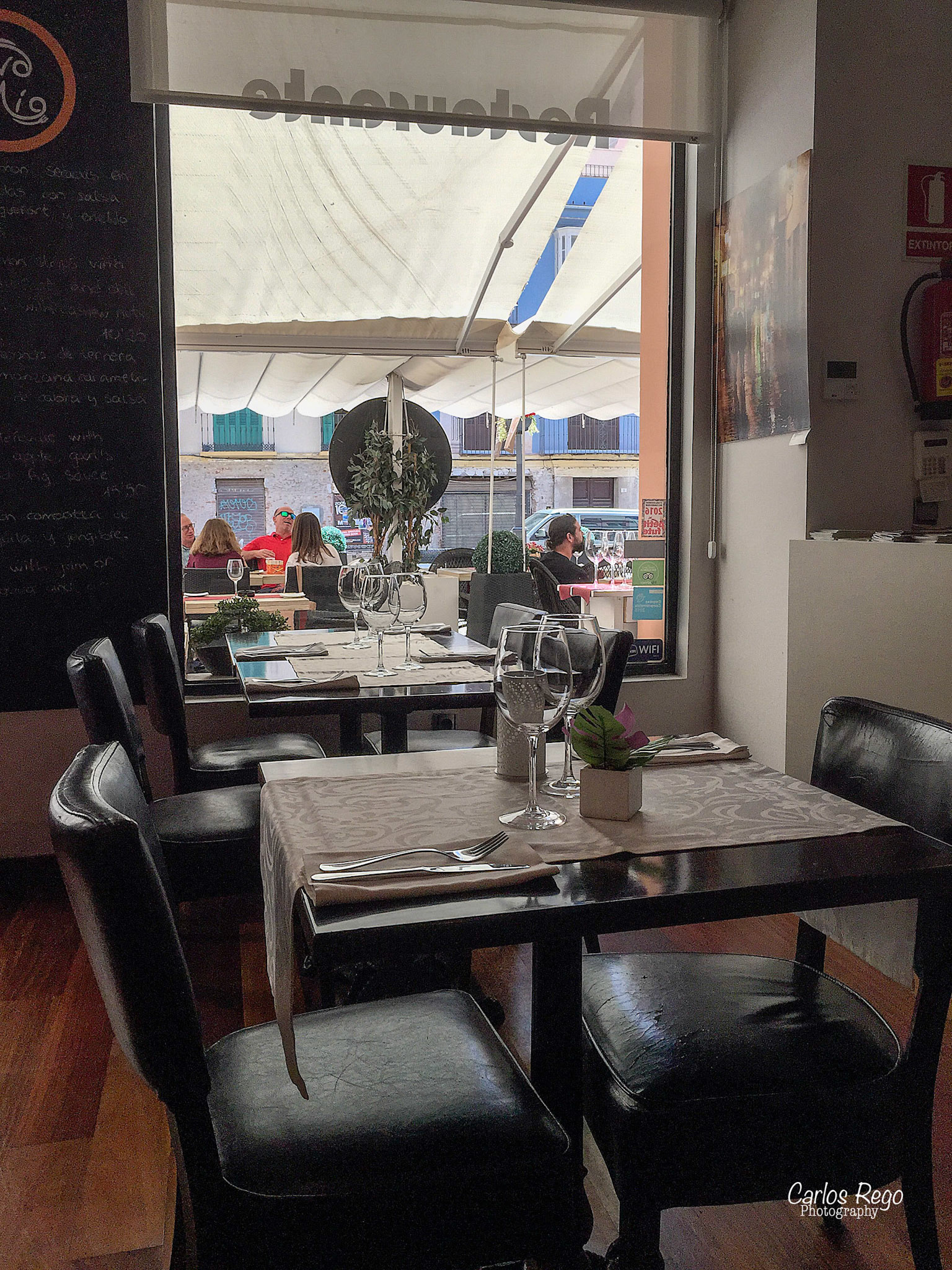 Vino Mío es un restaurante elegante y acogedor con una terraza increíble a los pies del teatro Cervantes Plaza Jerónimo Cuervo 2,  29012 Málaga