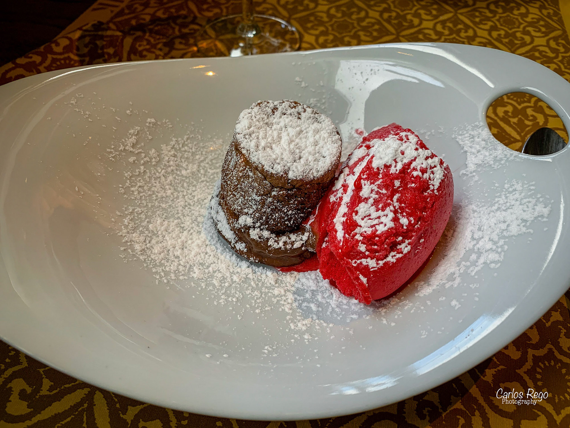 Alcazaba Premium Hoste - Restaurante Batik - Málaga C/ Alcazabilla, 12. 29015 Málaga  Coulant de avellana y almendras con sorbete de frambuesa