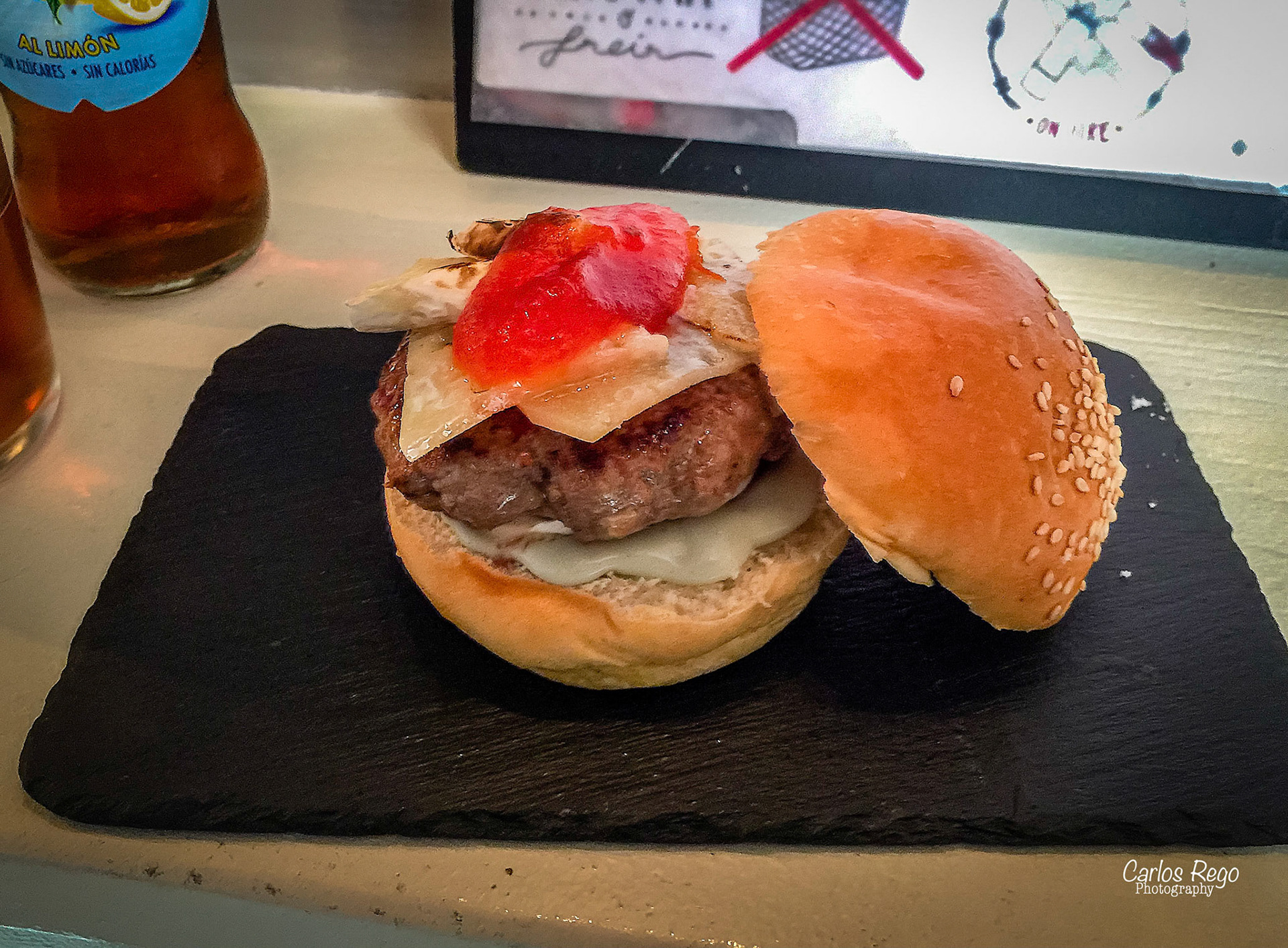 La Burguesita - Calle Moreno Monroy, 5, 29015 Málaga  Burger Ratón:  4 quesos (cabra, brie, curado y crema de cabrales) con mermelada de tomate.