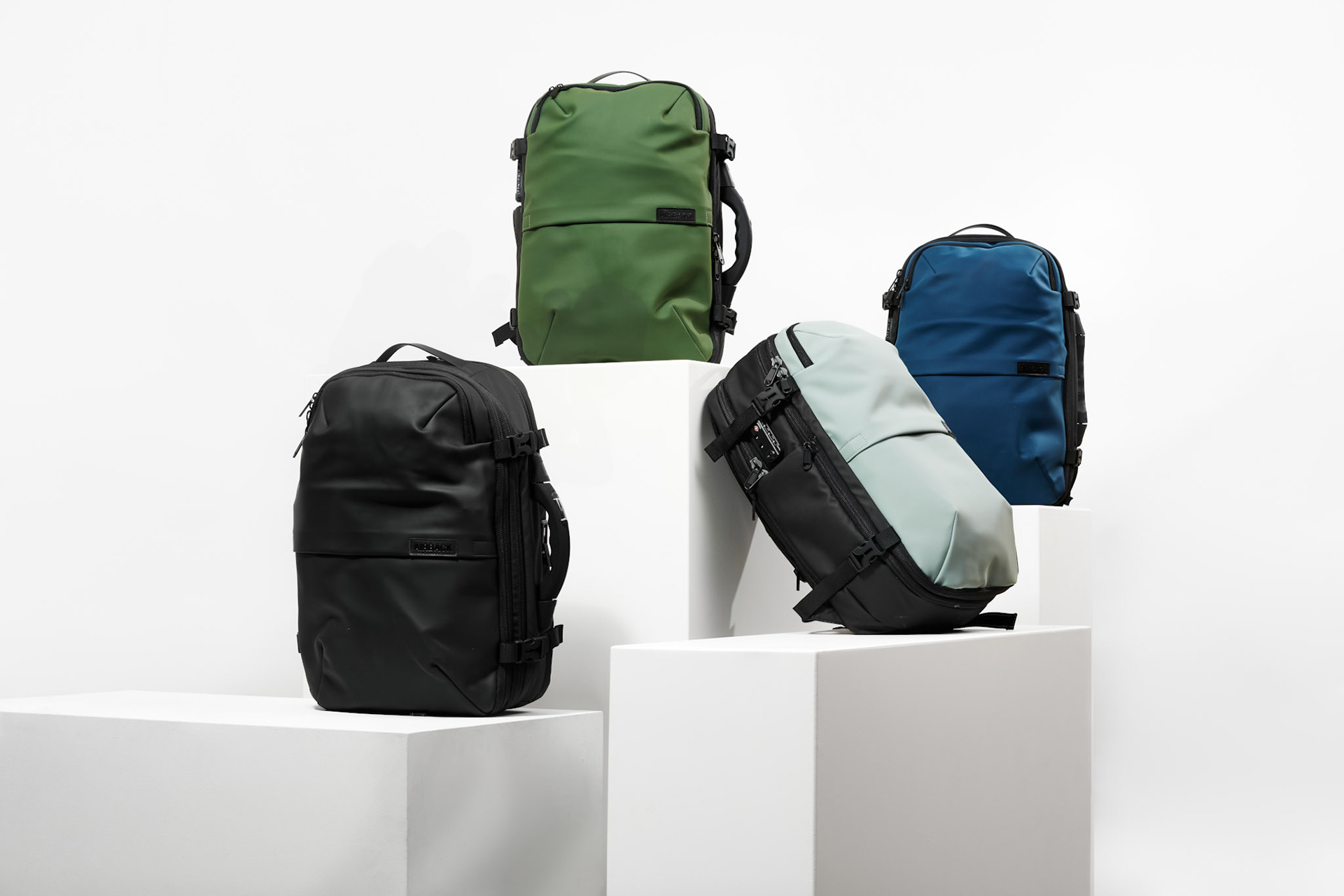 Gestyleerde packshot fotografie bij ons in de studio in Amsterdam voor AirBack