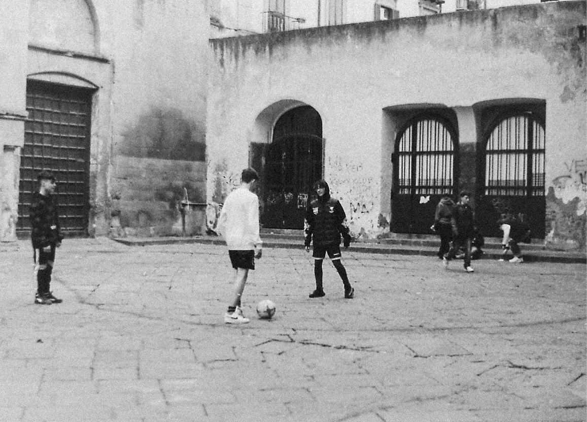 © Camilla Calato Photography. Fanzine project 'a nuttata. Analogue film photography.