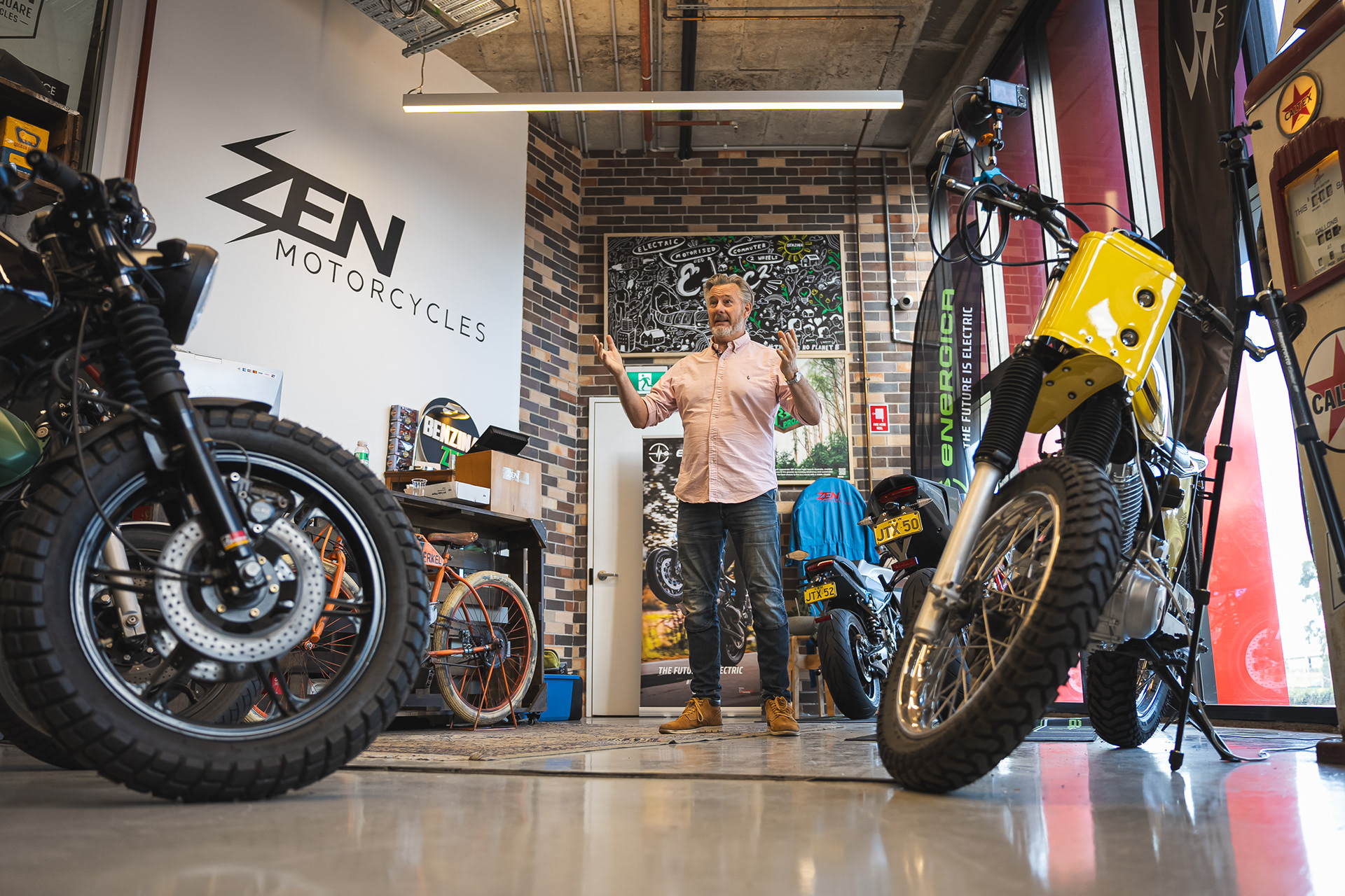 Barry Du Bois presentation at Zen Motorcycles