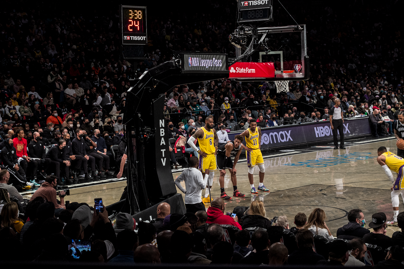 Brooklyn Nets vs Los Angeles Lakers