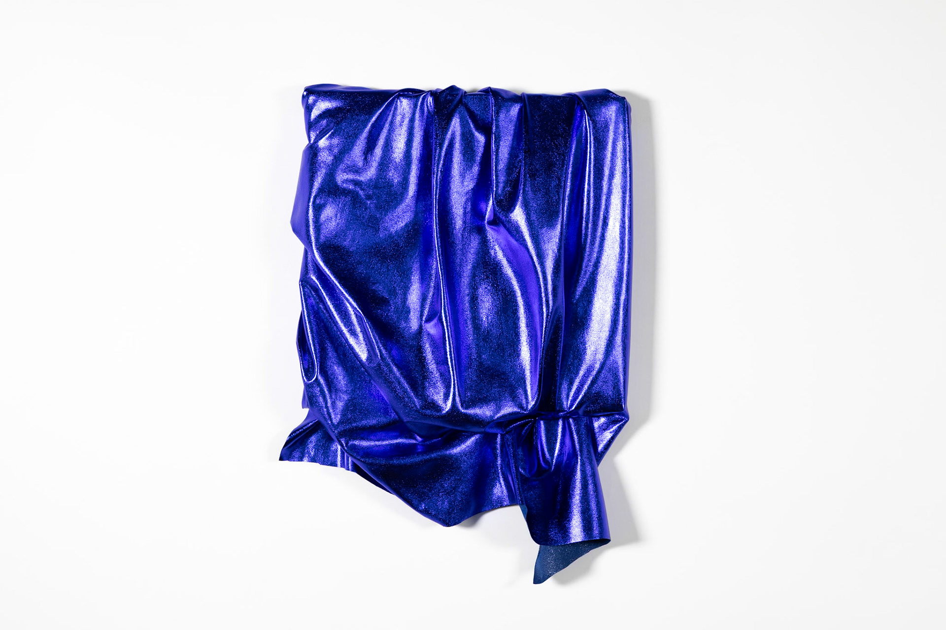 Indigo#1 |2026 Folienjersey auf Leinwand 48x28x7cm Pia Treiber
