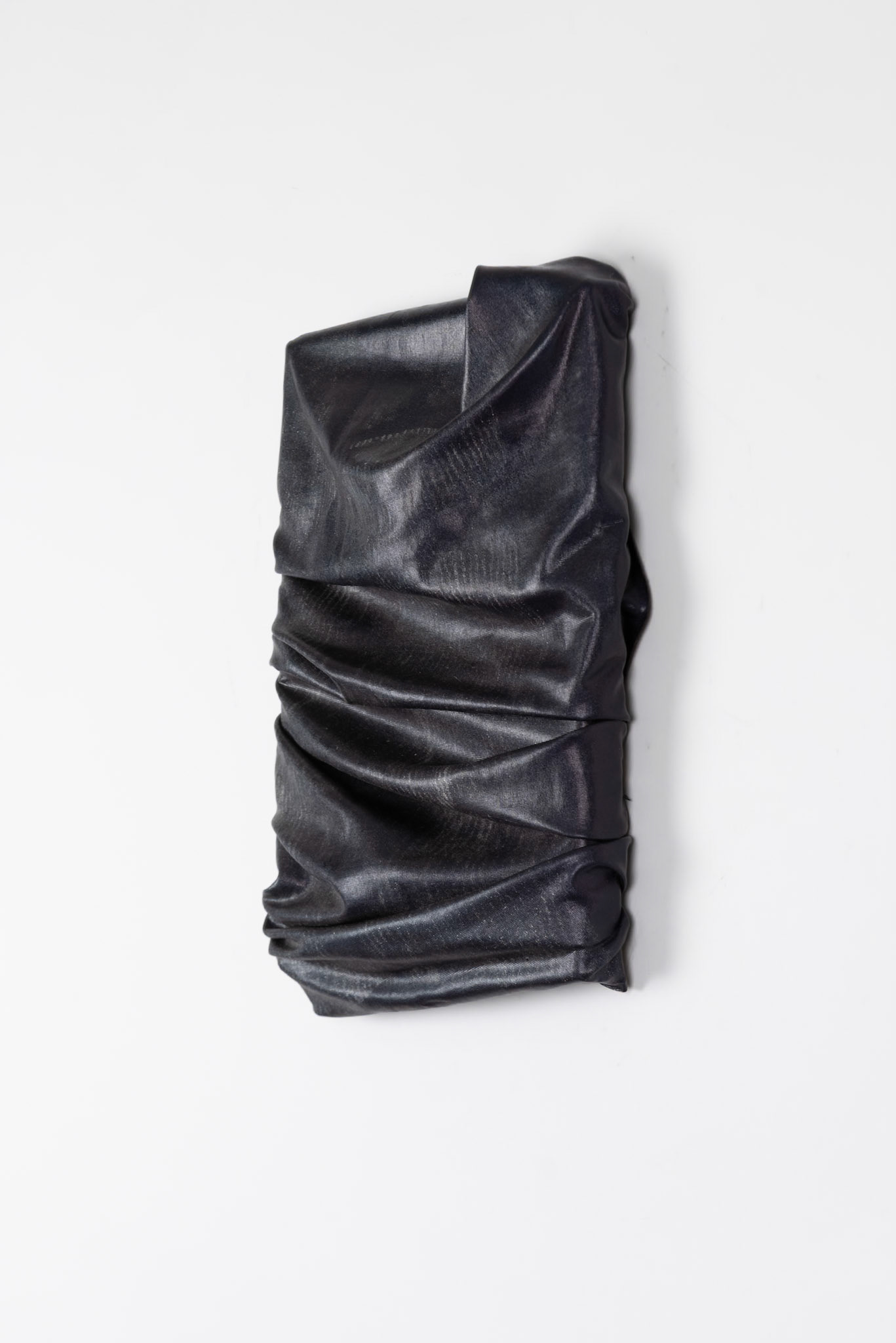 schwarz #1  l2024, Folienjersey und Keilrahmen, 30cm x 20cm x 6cm