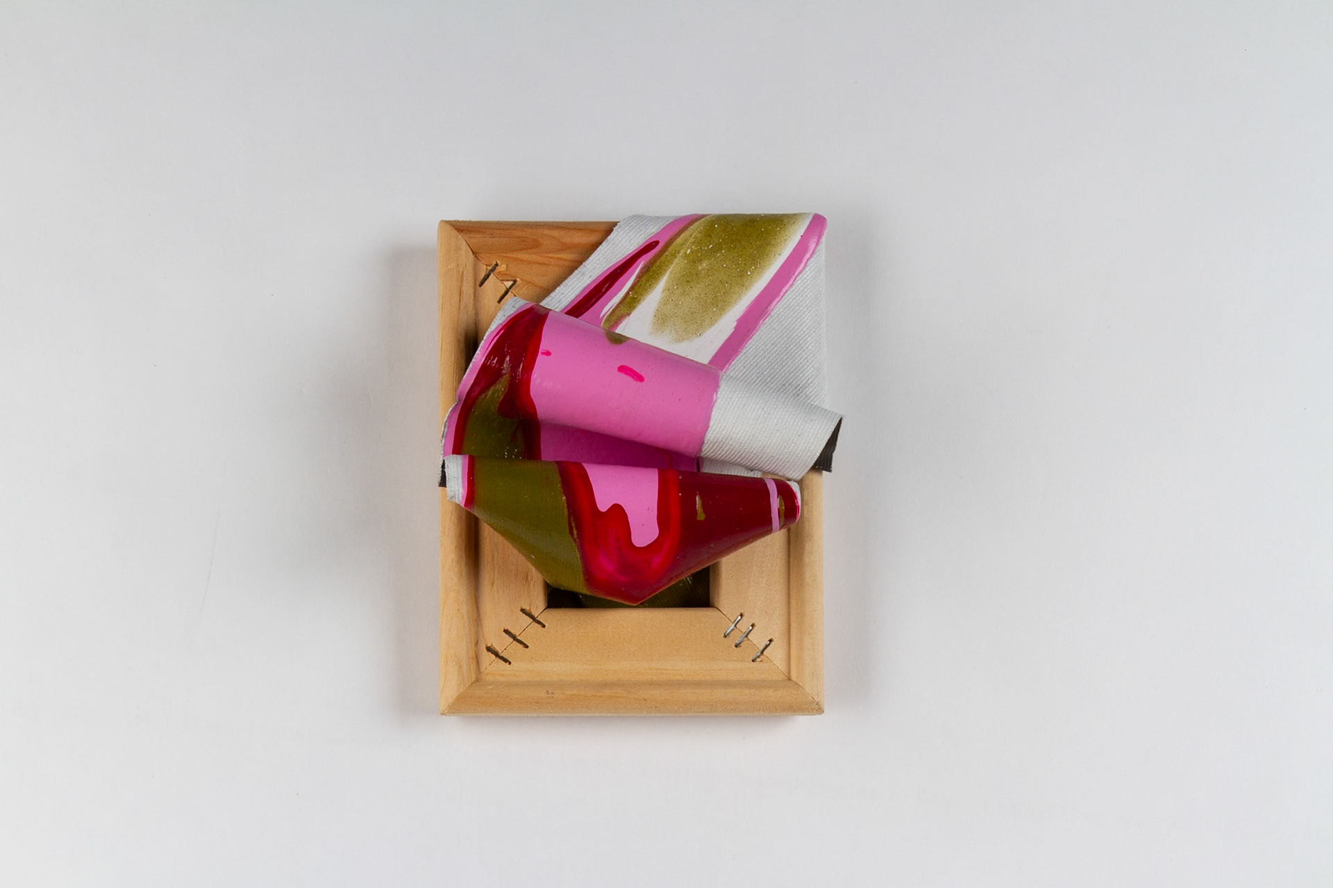 „Rot, rosa, grün, weiß zerfließend #4”  |2023, Acryl auf Leinwand,  17x13x7cm