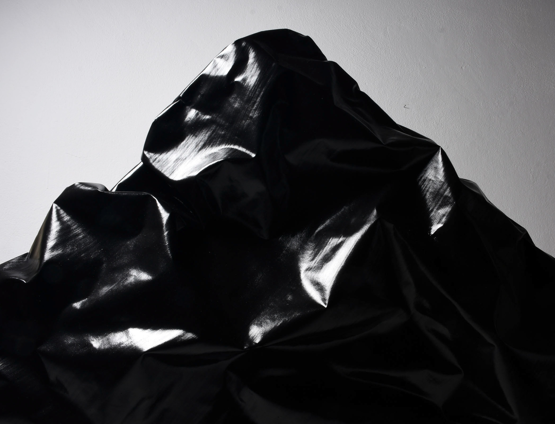 „Big black Square“, 2021, Acryl auf Leinwand, ca.150x150x20 cm 