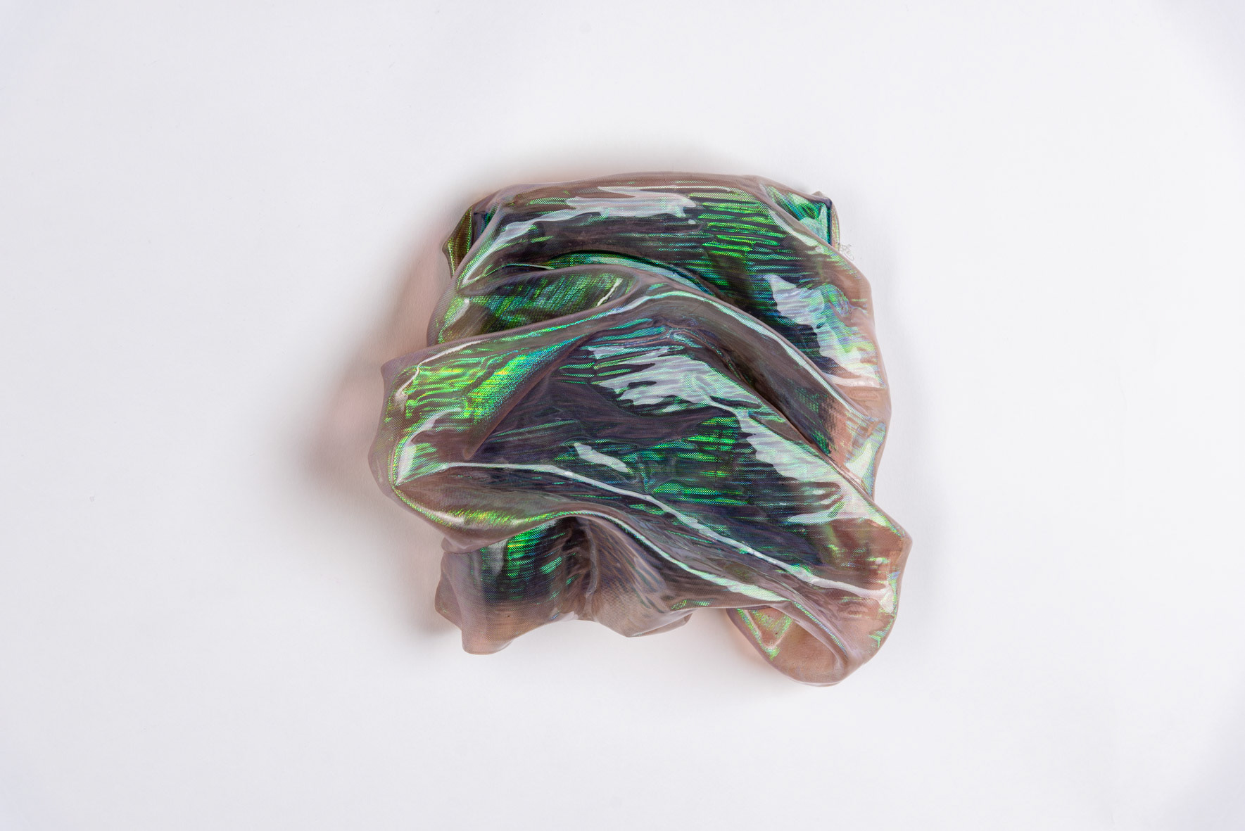 „#2 der Serie Luminoist“, 2024, Mischgewebe mit Autolack, 22x24x9cm