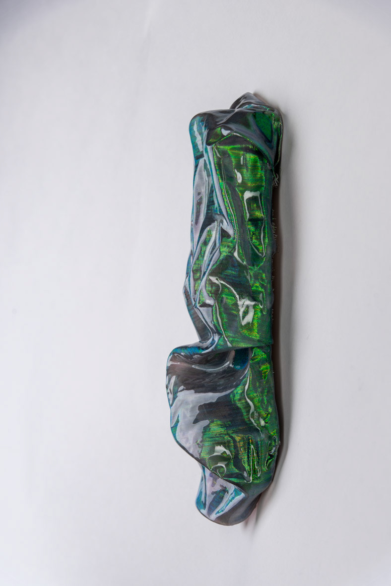 „#4 der Serie Luminoist“, 2024, Mischgewebe mit Autolack, 32x14x6cm