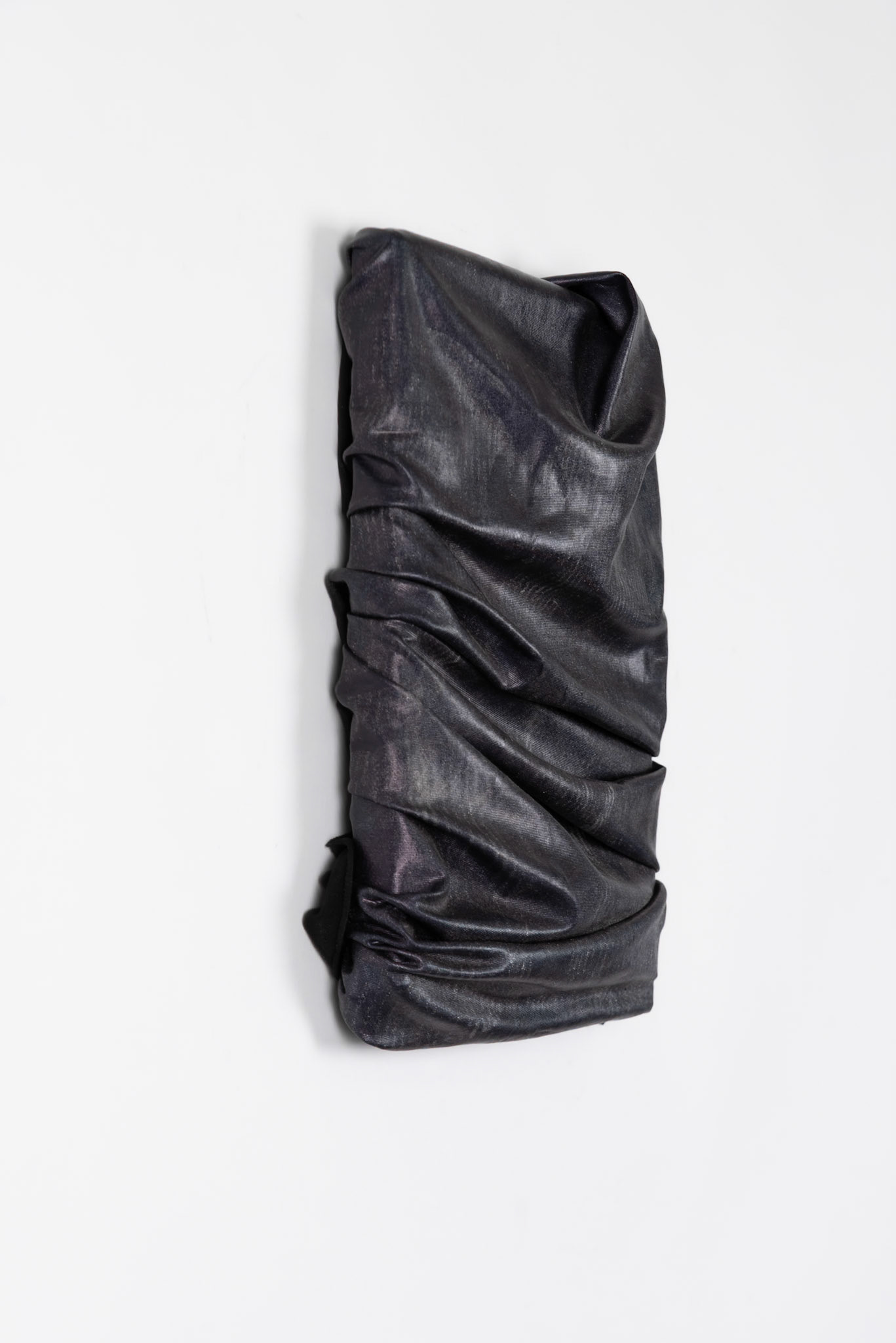 schwarz #1  l2024, Folienjersey und Keilrahmen, 30cm x 20cm x 6cm