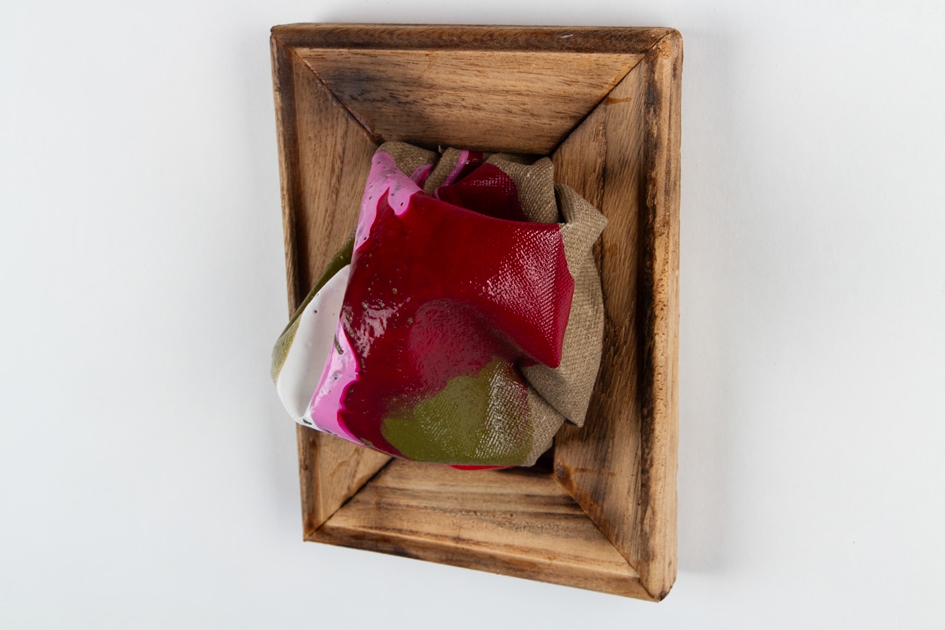 „Rot, rosa, grün, weiß zerfließend #1”  |2022, Acryl auf Leinwand, 15x10x6 cm