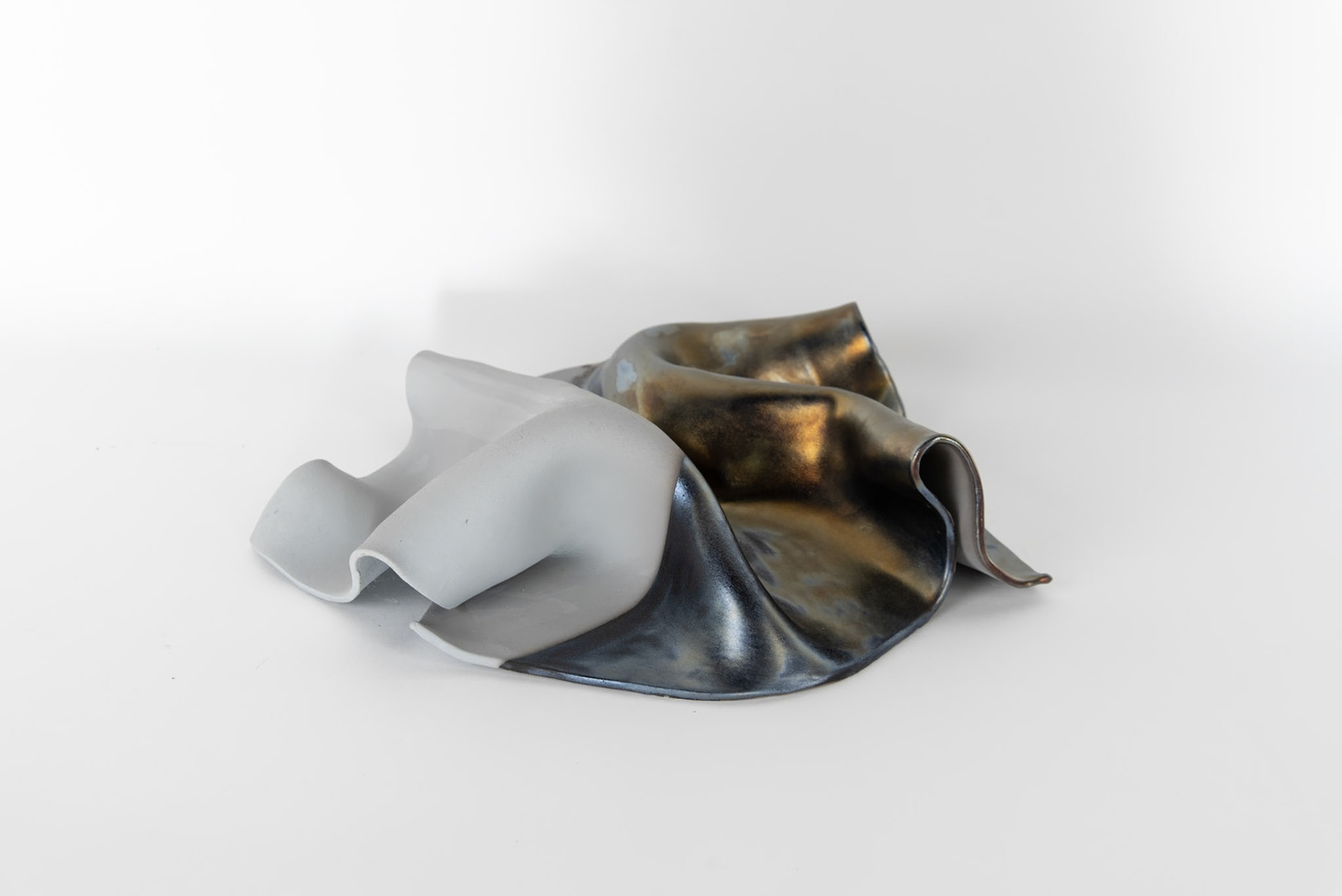 ‚Ölfleck #3‘ , 2024  glasierte Keramik