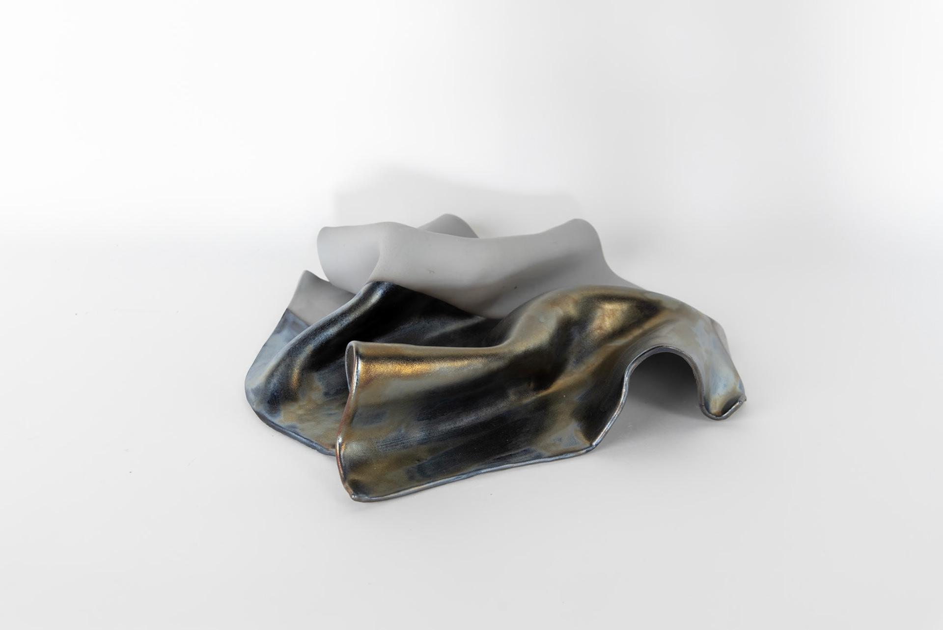 ‚Ölfleck #3‘ , 2024  glasierte Keramik