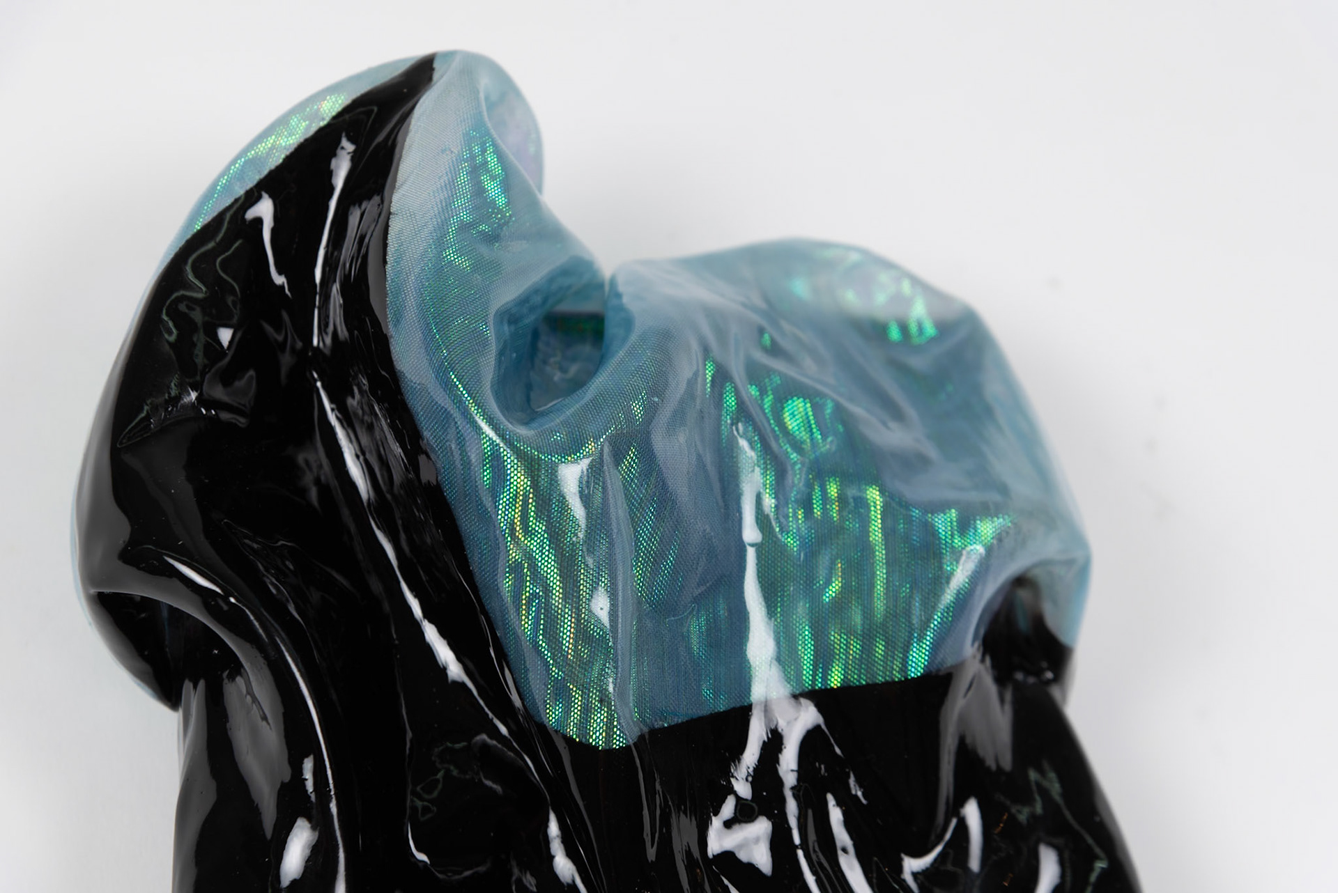 Luminosit 2.0 #1 |2024 Autolack und Mischgewebe auf Leinwand  23x16x7cm 