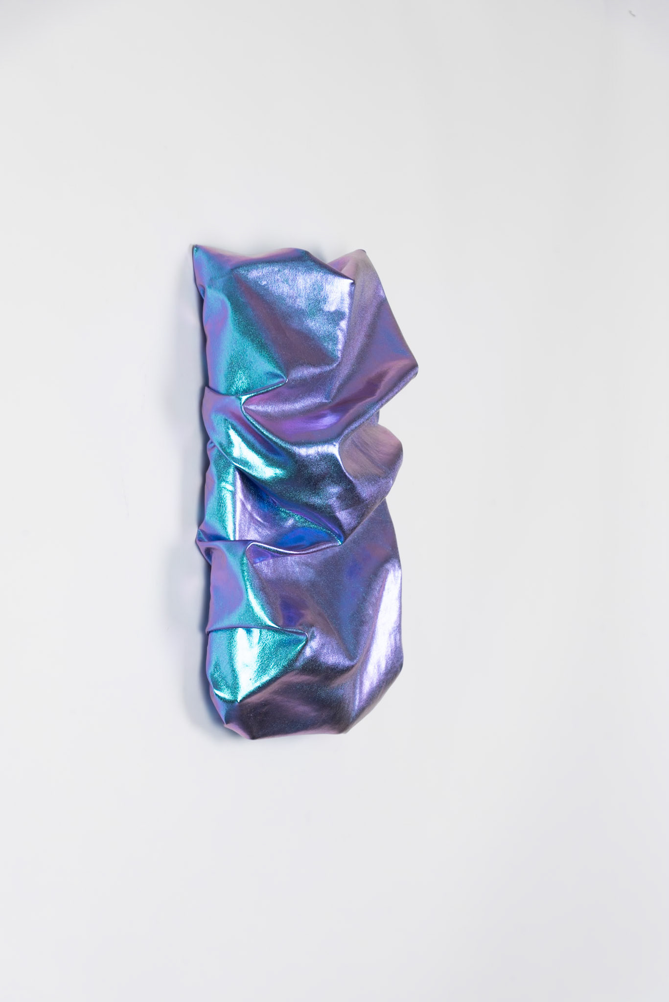 „Türkis Grün Lila #4” I 2024, 30,5x21x7cm, Folienjersey und Keilrahmen