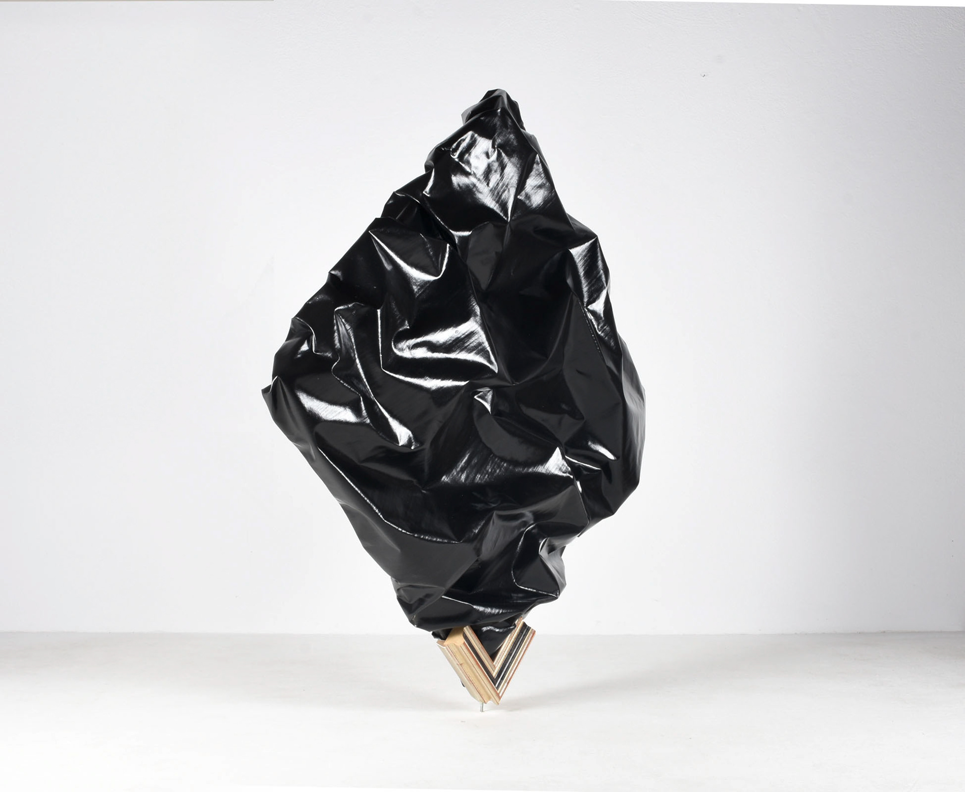 „Big black Square“, 2021, Acryl auf Leinwand, ca.150x150x20 cm 