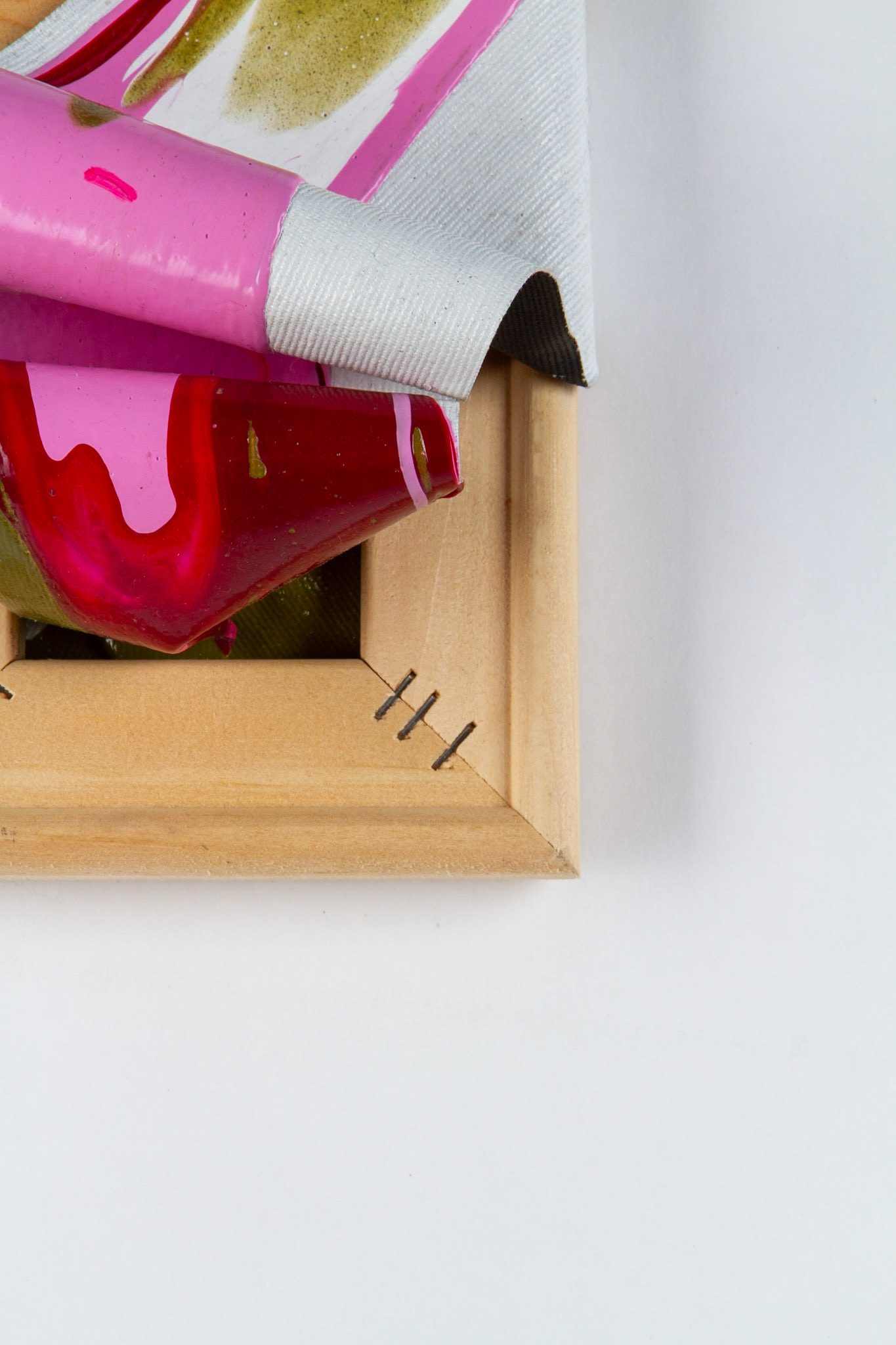 „Rot, rosa, grün, weiß zerfließend #4”  |2023, Acryl auf Leinwand,  17x13x7cm