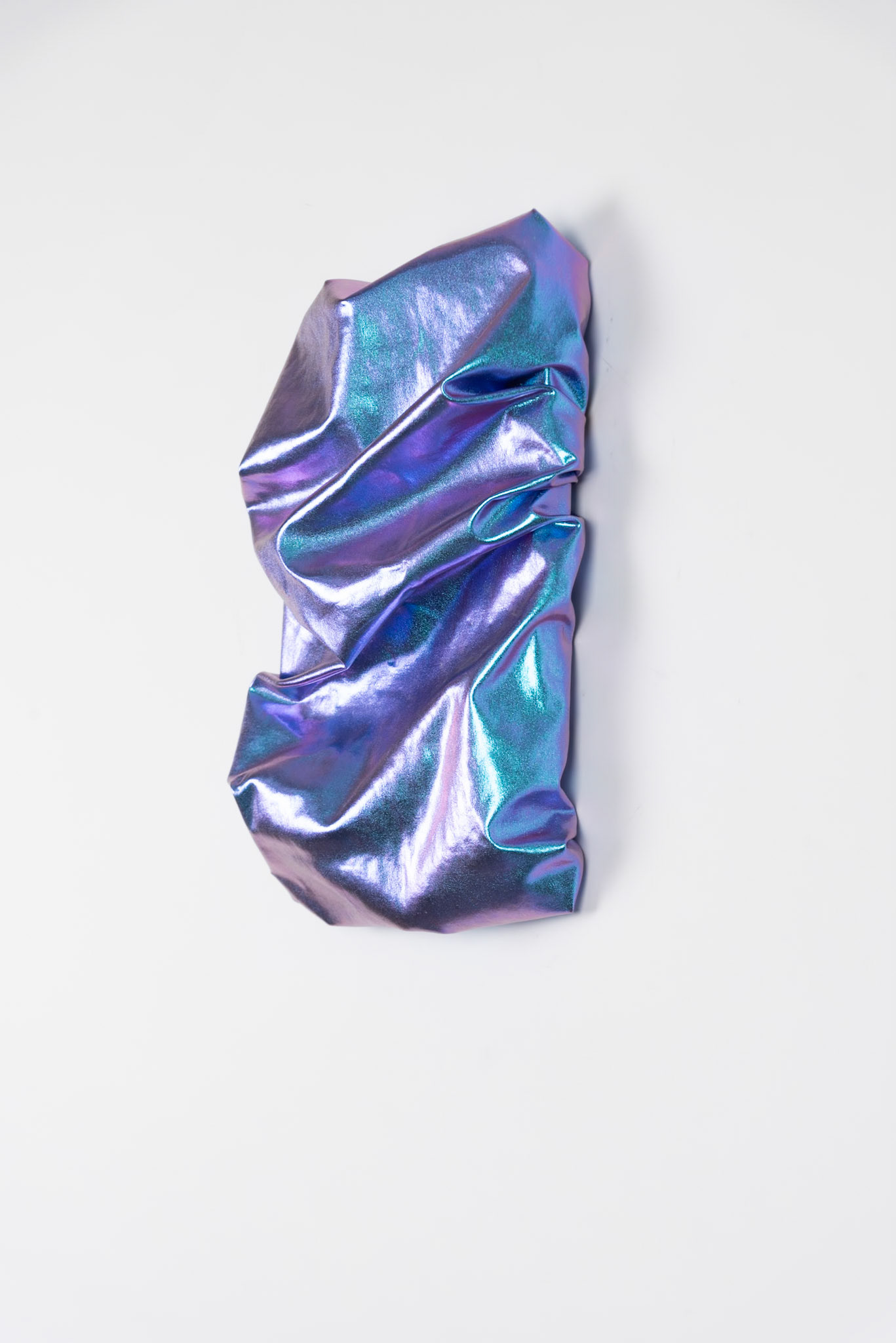 „Türkis Grün Lila #4” I 2024, 30,5x21x7cm, Folienjersey und Keilrahmen