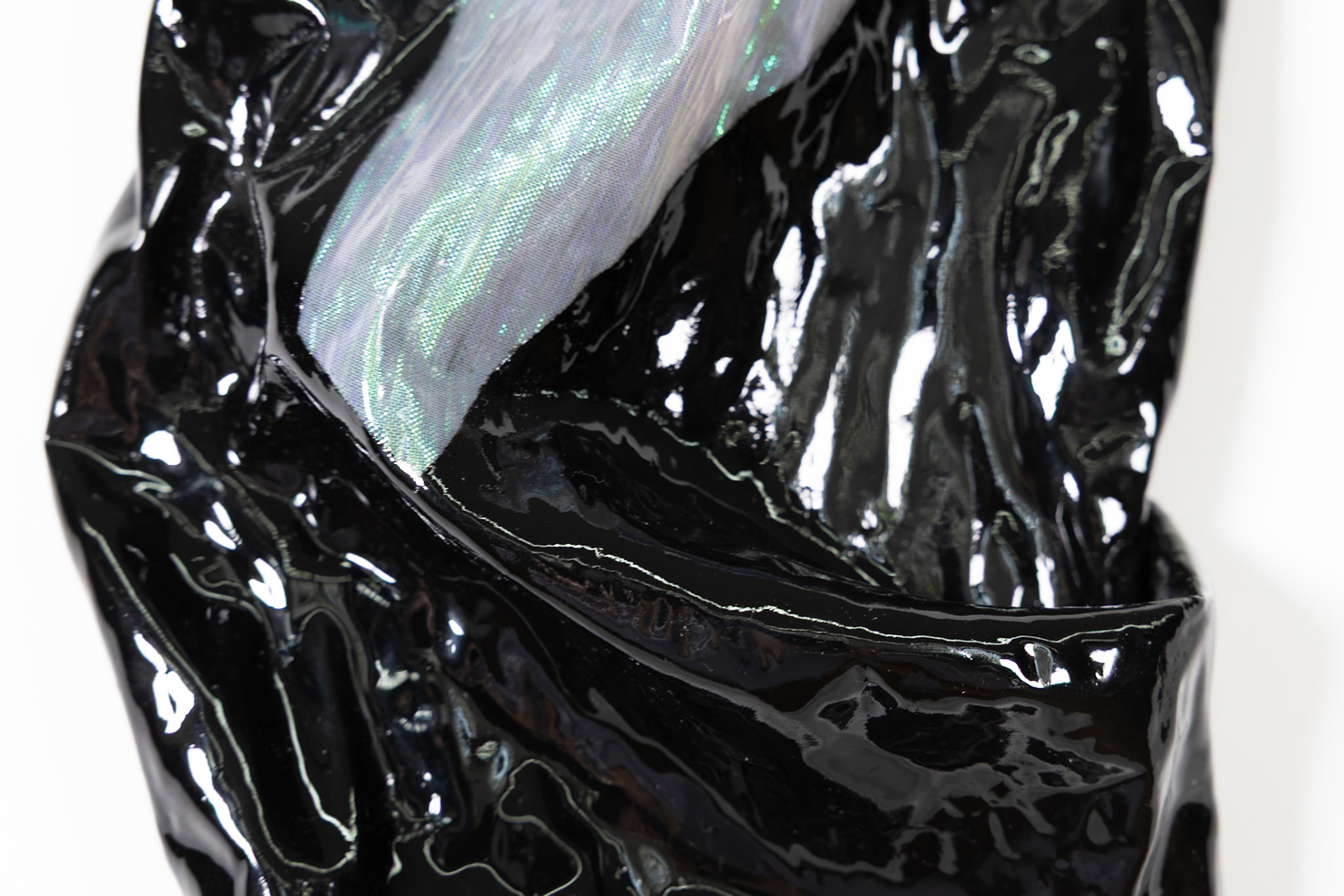 Luminosit 2.0 #2 |2025,  Autolack und Mischgewebe auf Leinwand, 30x15x7cm