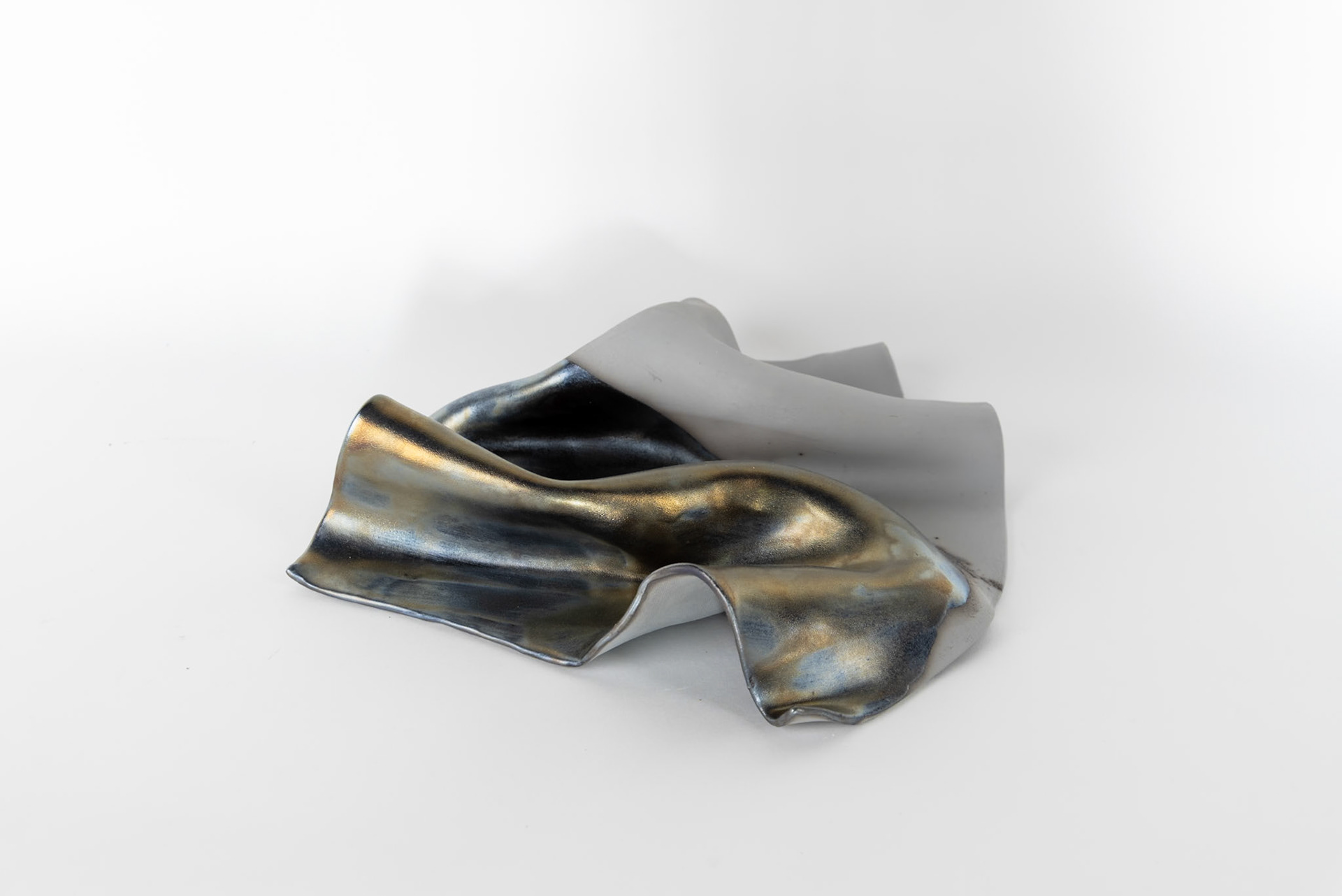 ‚Ölfleck #3‘ , 2024  glasierte Keramik