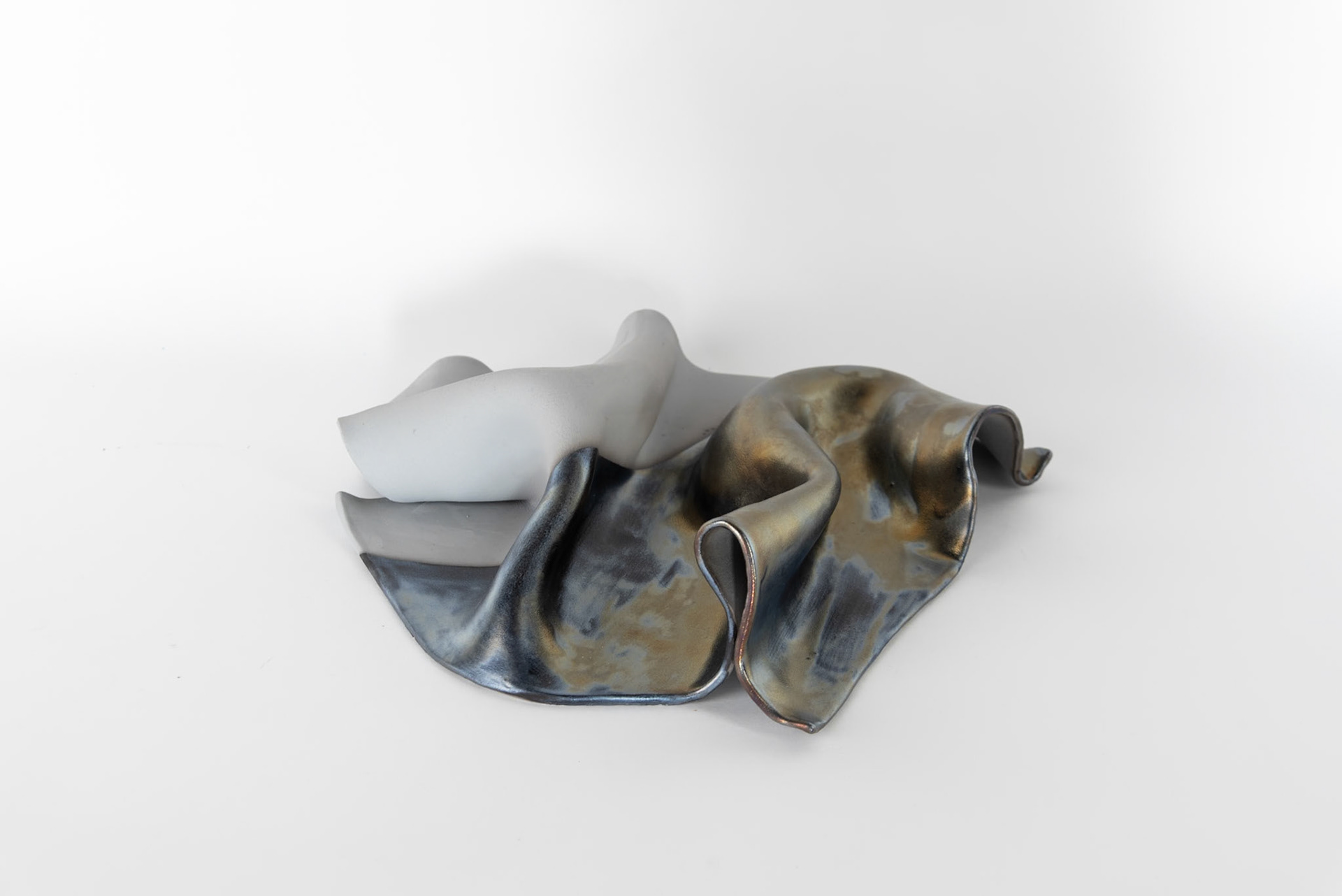 ‚Ölfleck #3‘,2024  glasierte Keramik